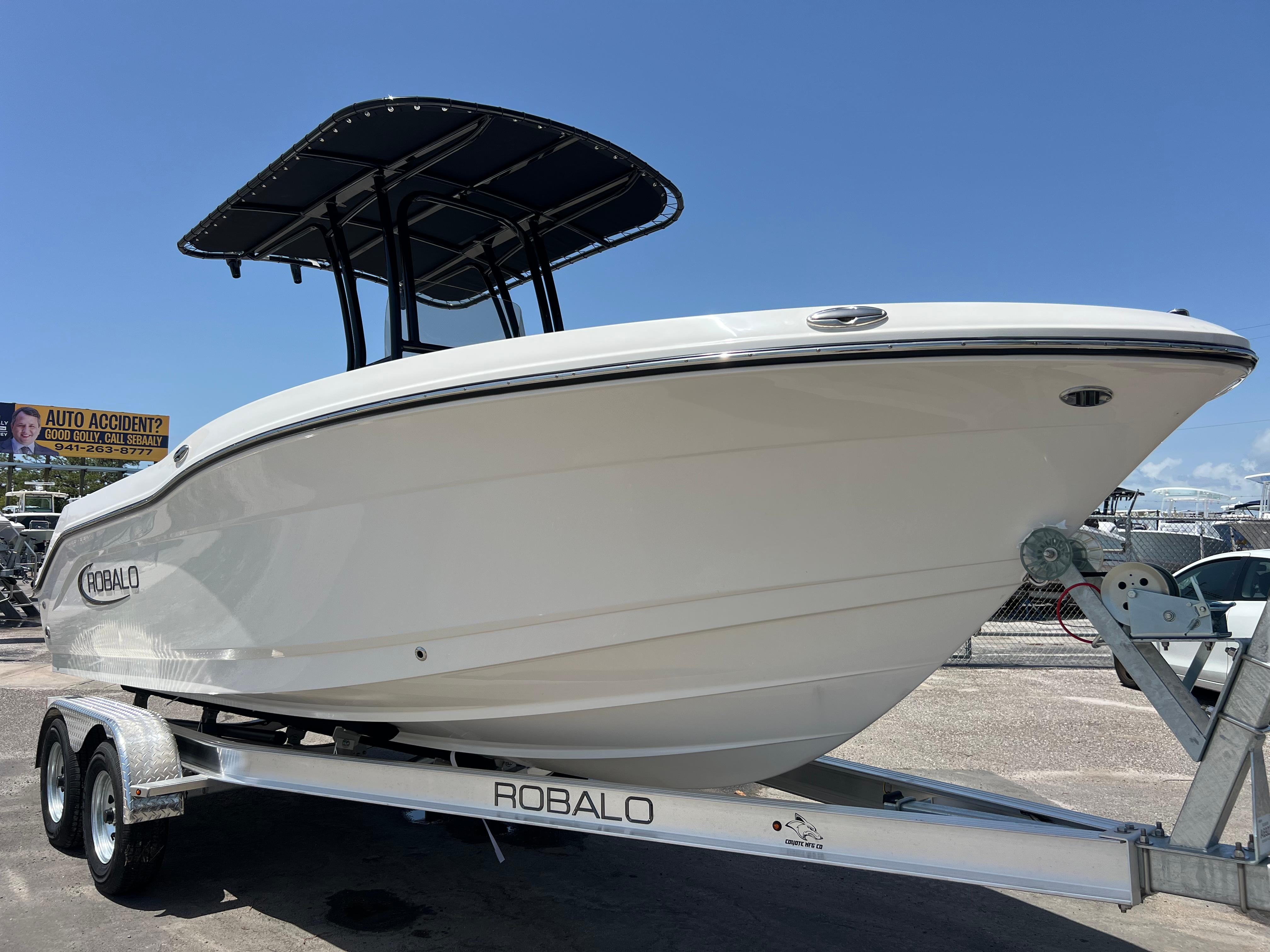 2025 Robalo R200 Center Console-2
