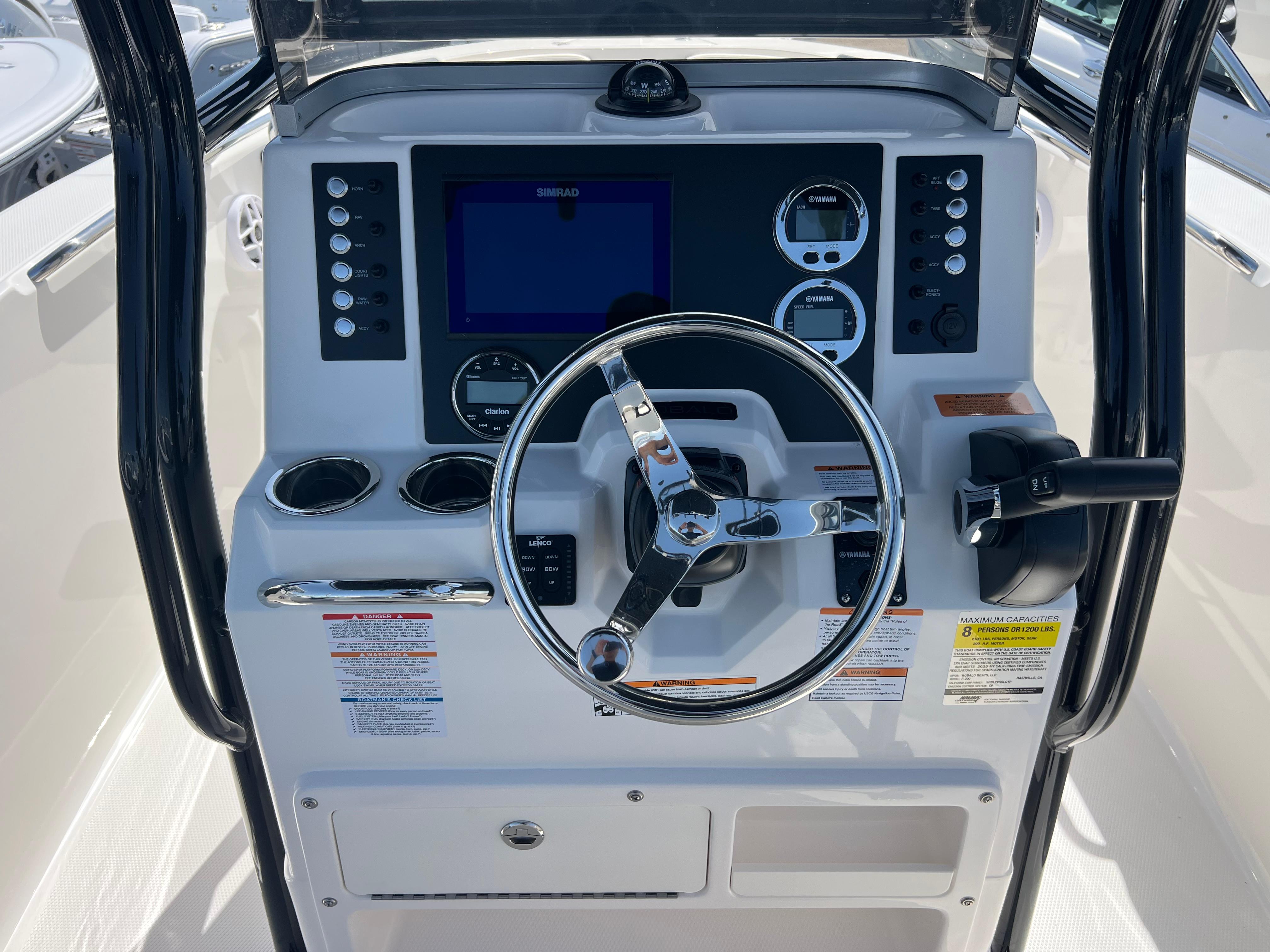 2025 Robalo R200 Center Console-12