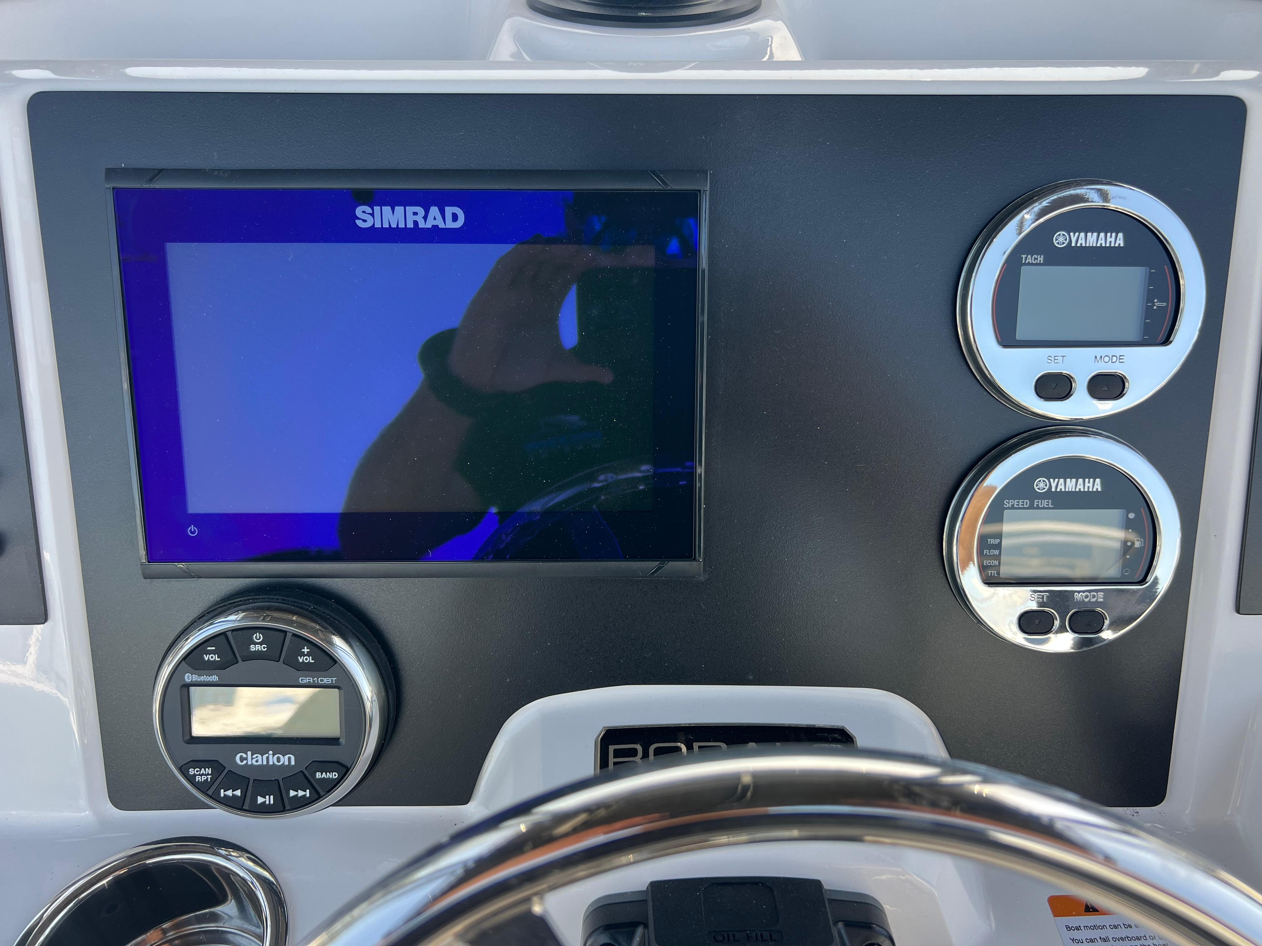 2025 Robalo R200 Center Console-13