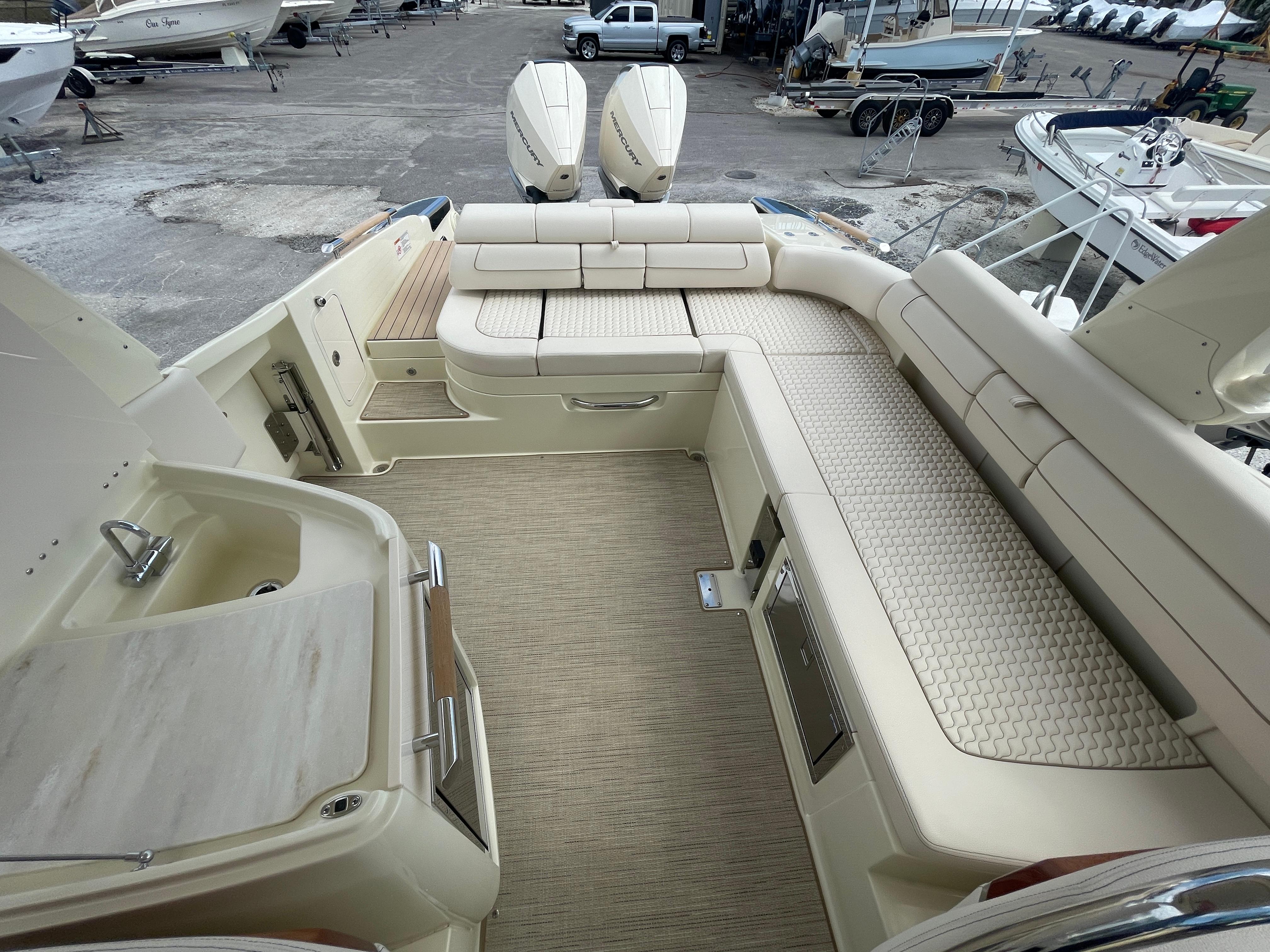 2024 Chris-Craft Launch 31 GT-8