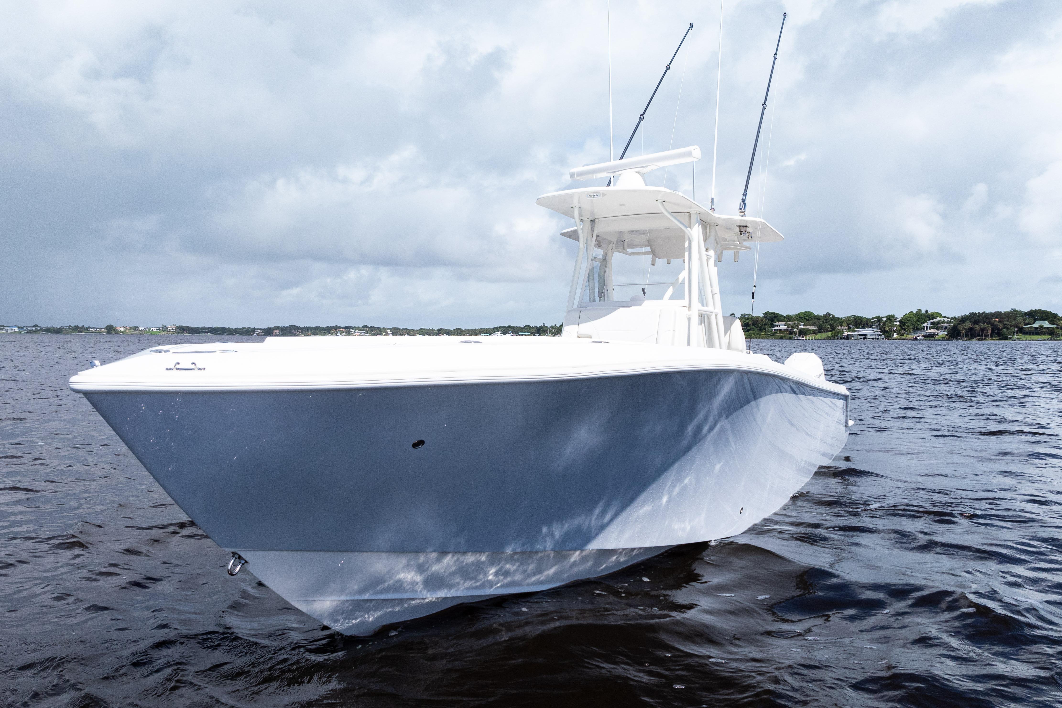 2023です SeaVee 340Z 2023 | HMY Yachts