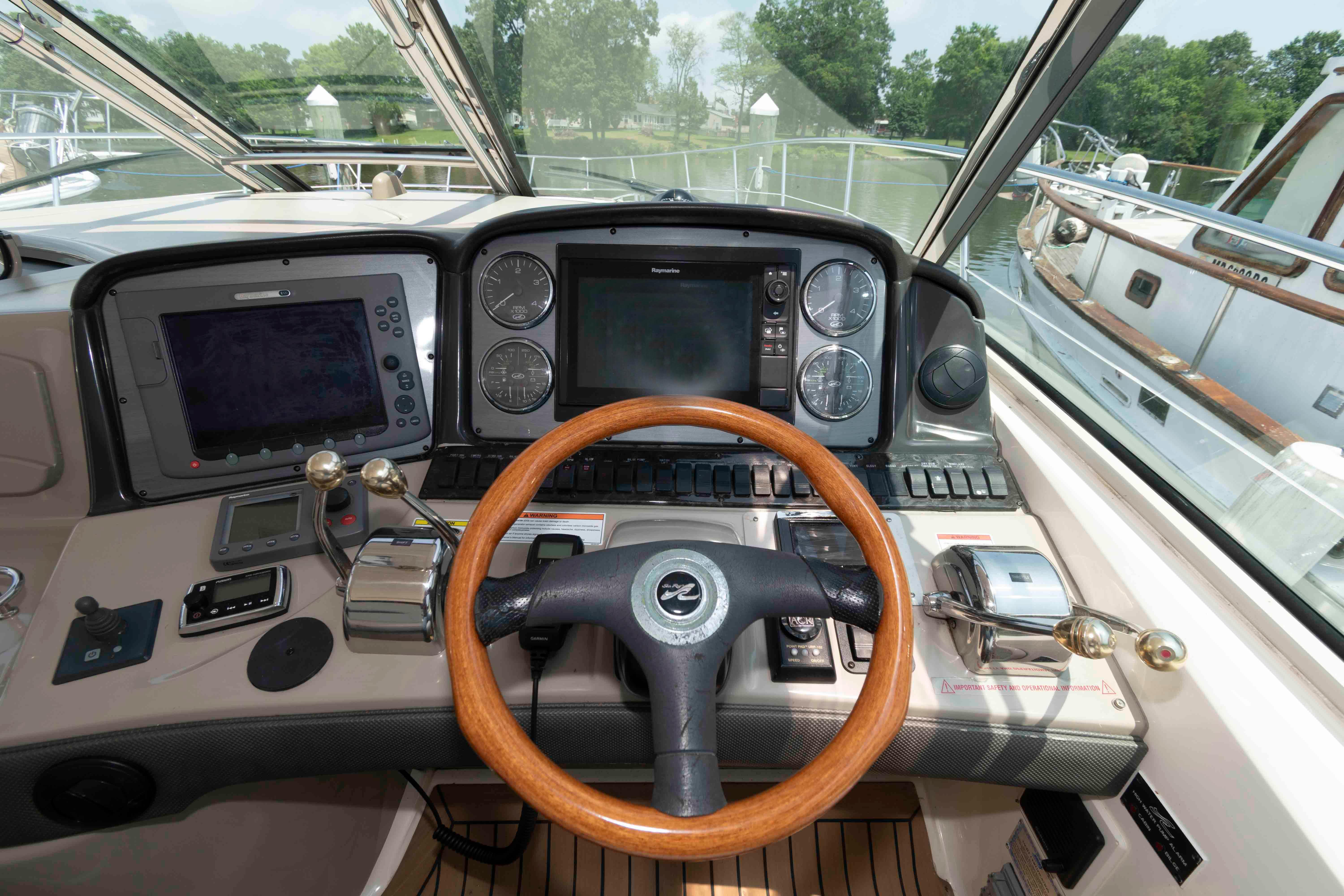 M 10023 EF Knot 10 Yacht Sales