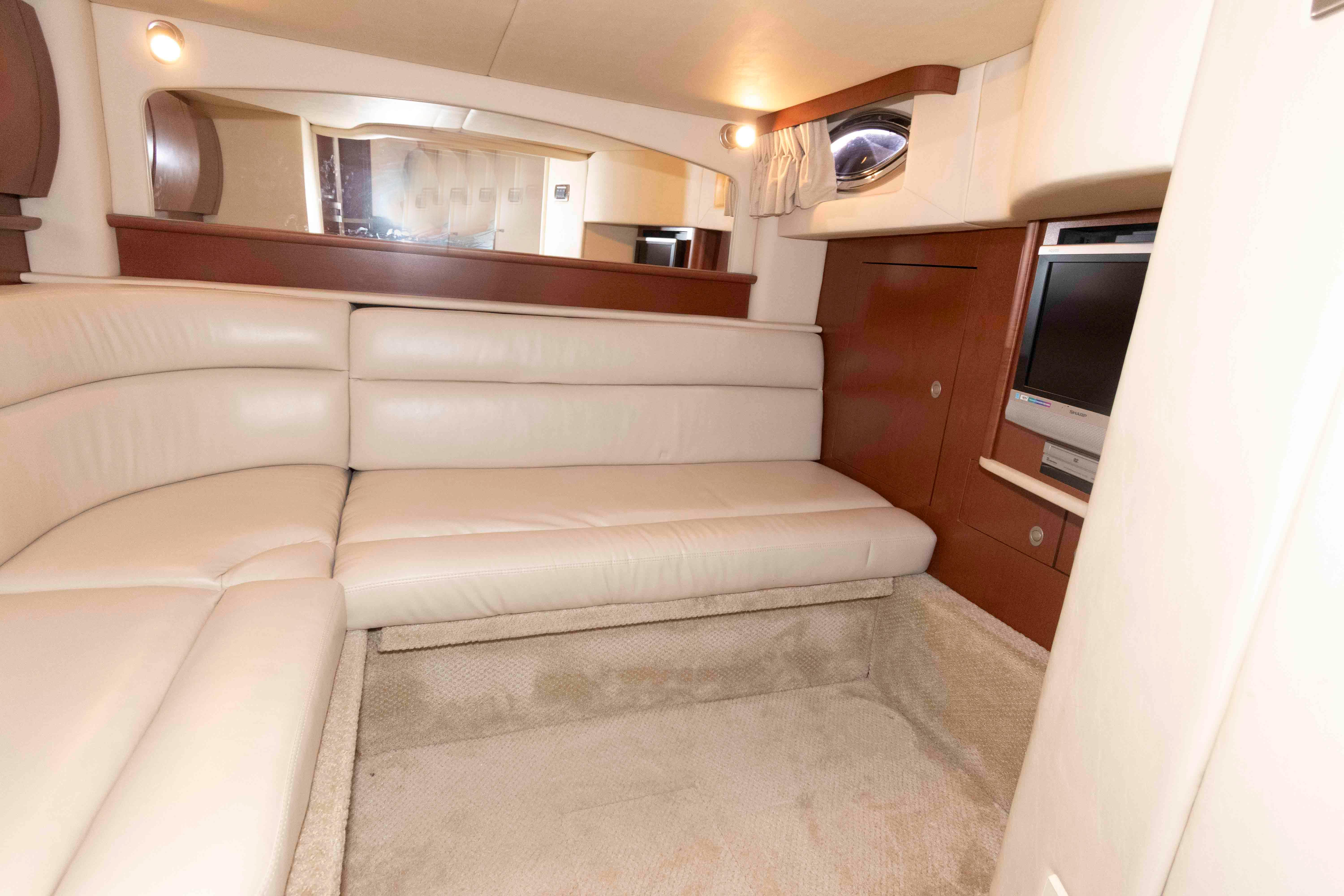 M 10023 EF Knot 10 Yacht Sales