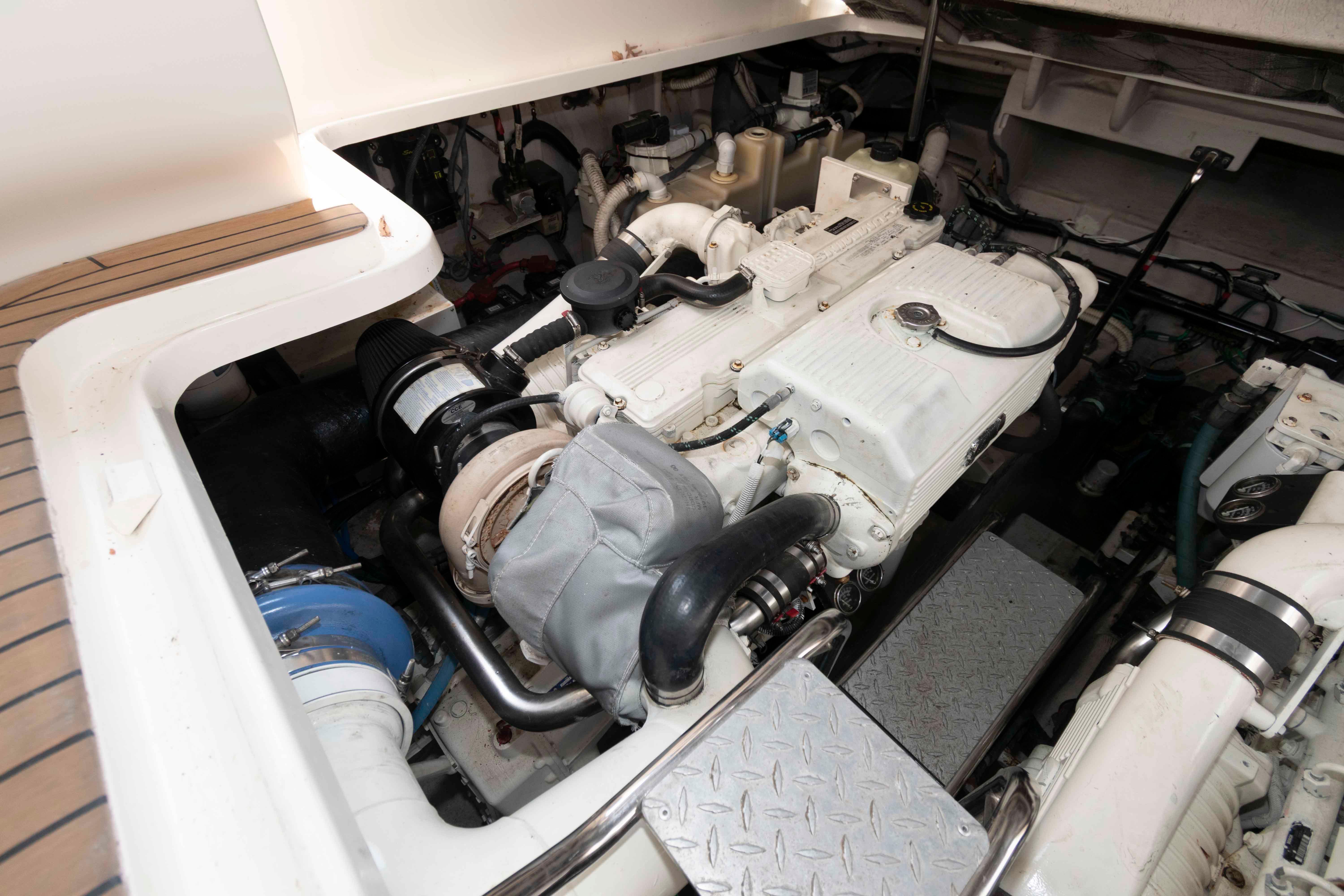 M 10023 EF Knot 10 Yacht Sales