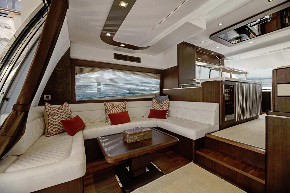 Salon Settee to Port