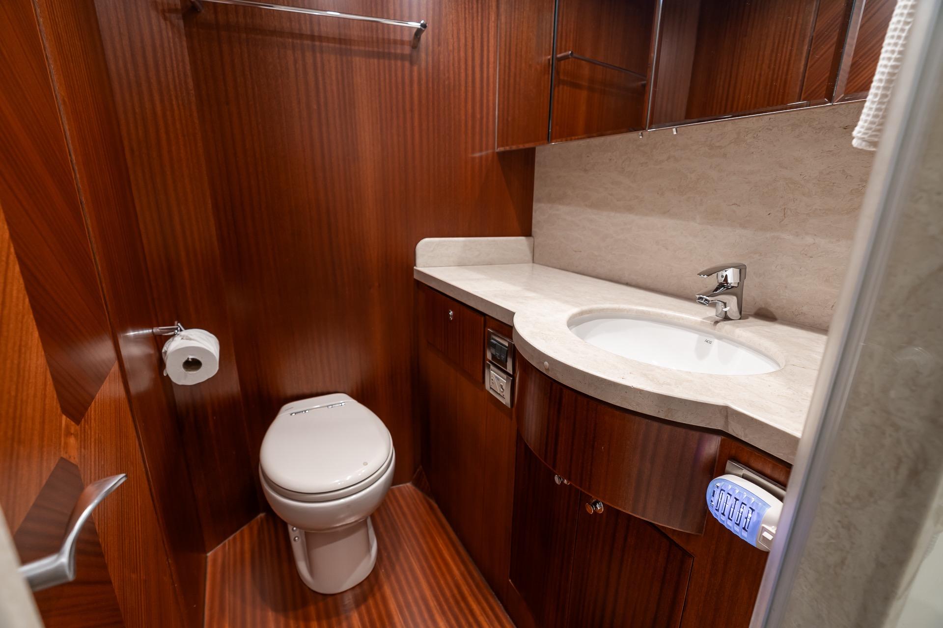 2013 Ocean Alexander 72 