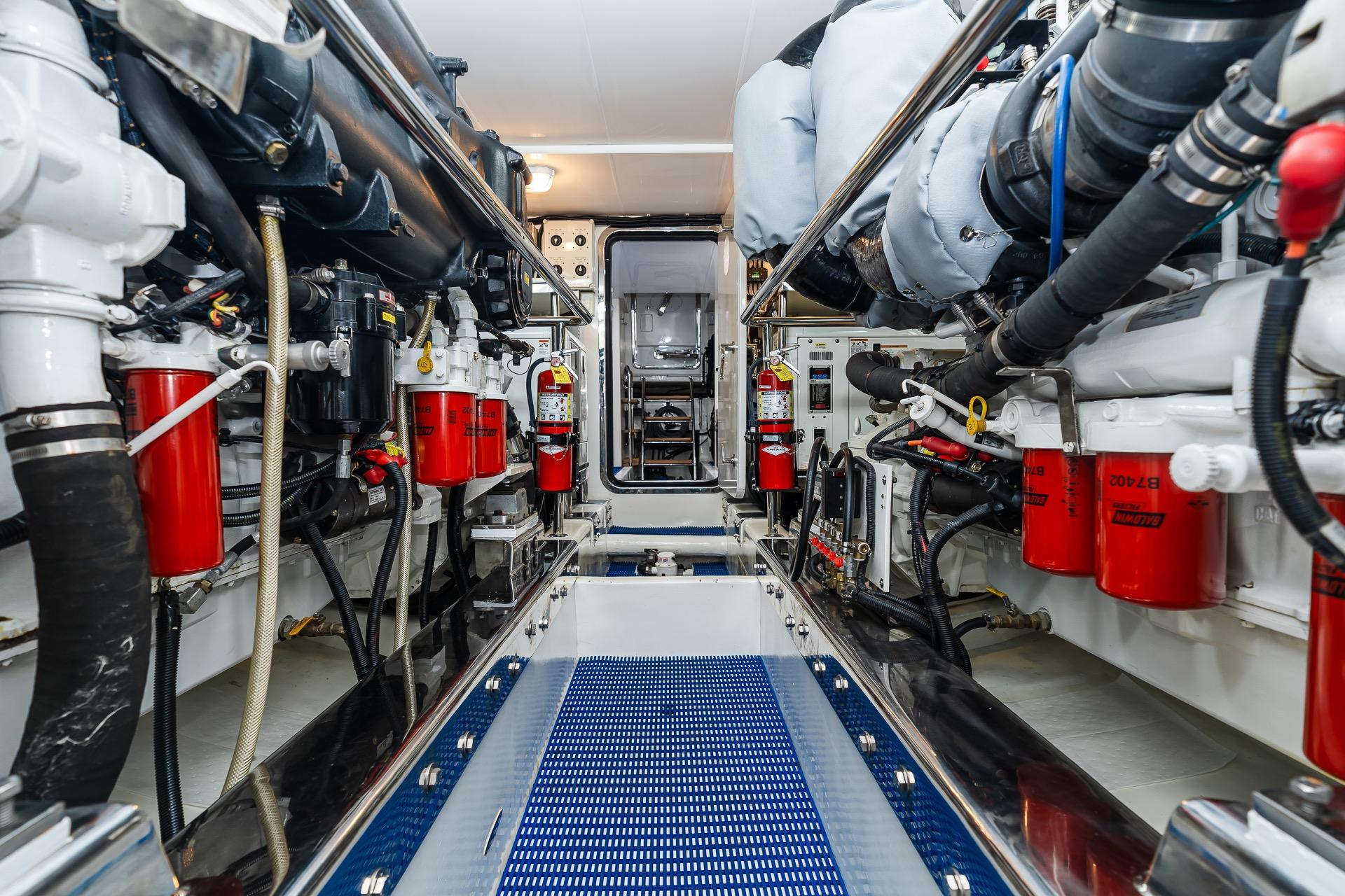 2013 Ocean Alexander 72 