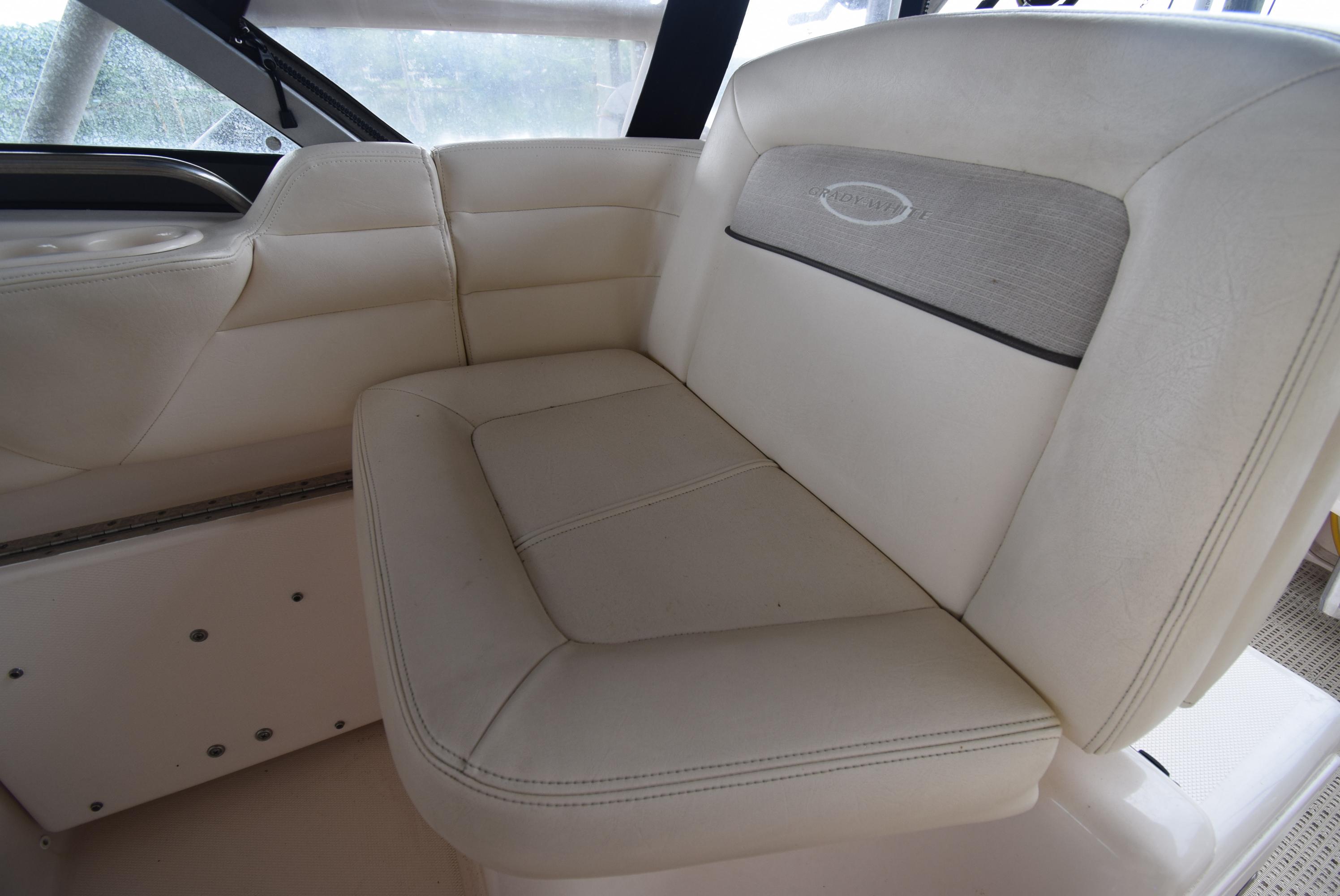 2016-grady-white-express-330-power-9450131-965857368-0-160720241320-26