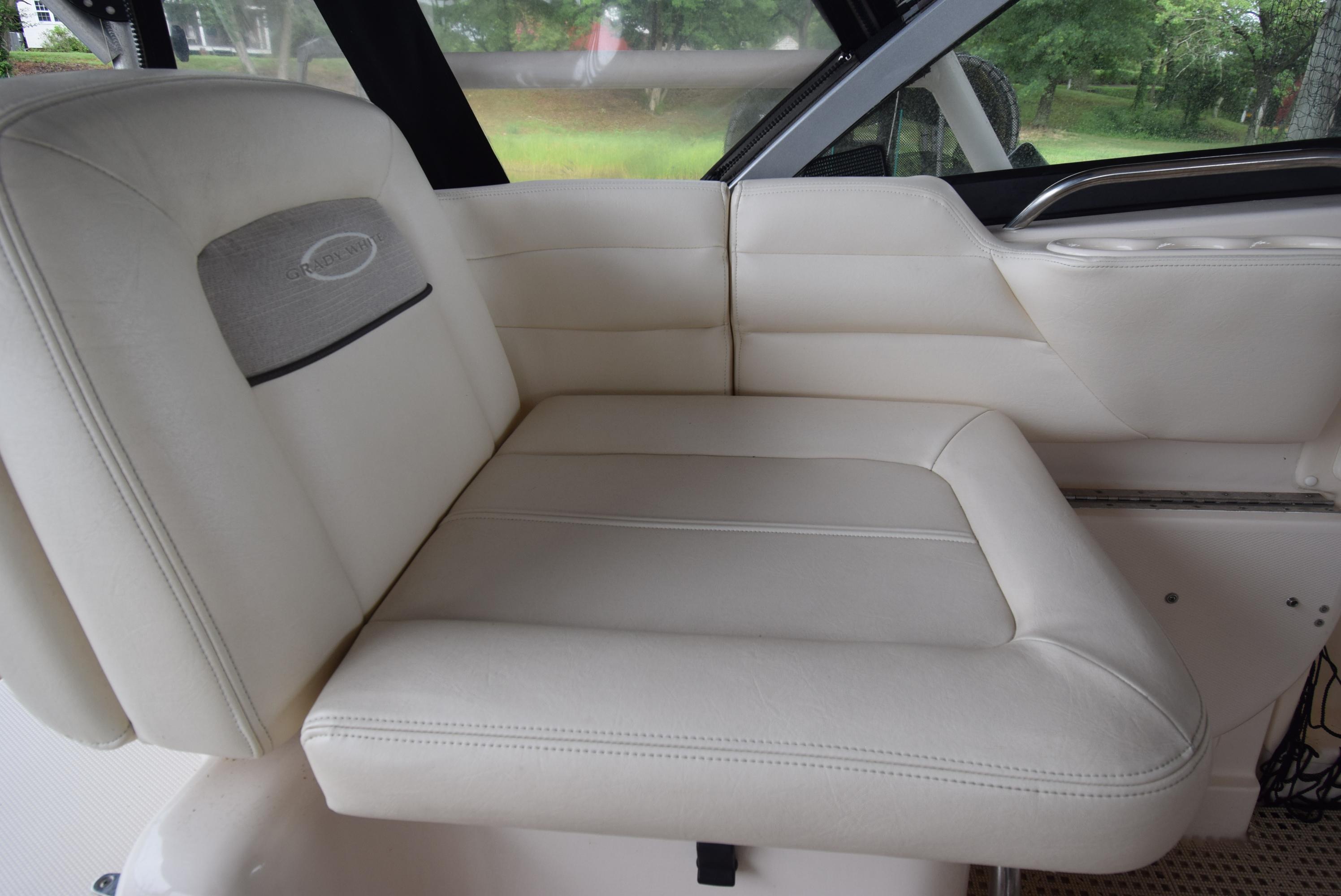 2016-grady-white-express-330-power-9450131-965857374-0-160720241320-23