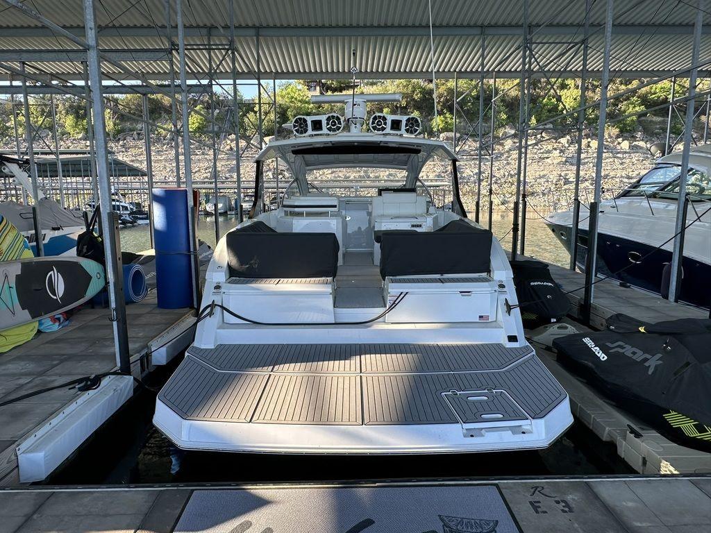 2021-cruisers-yachts-39-express-coupe-power-9330131-20250103084329489-1_XLARGE