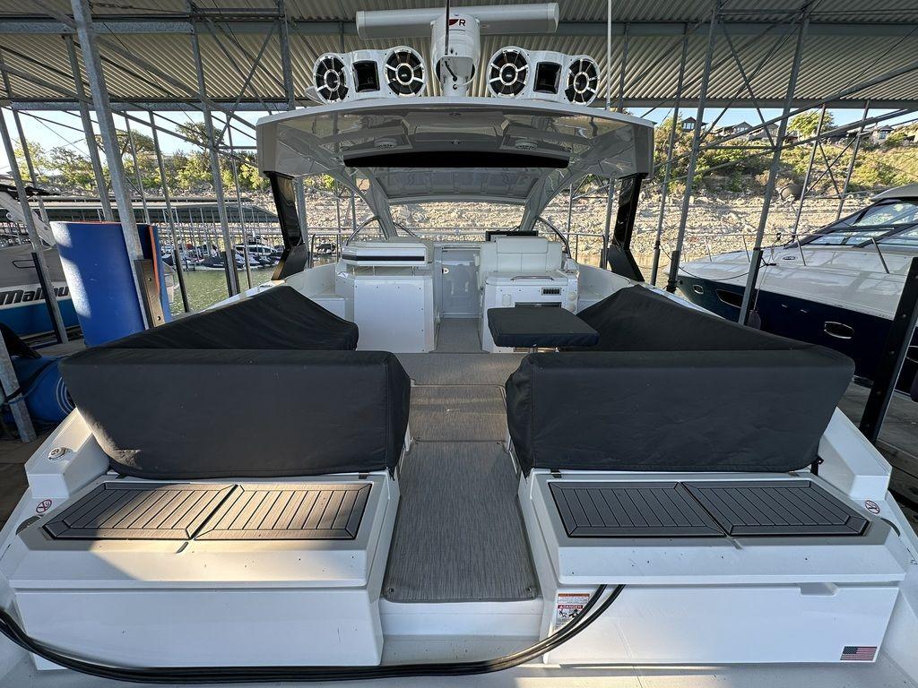 2021-cruisers-yachts-39-express-coupe-power-9330131-20250103084335449-1_XLARGE