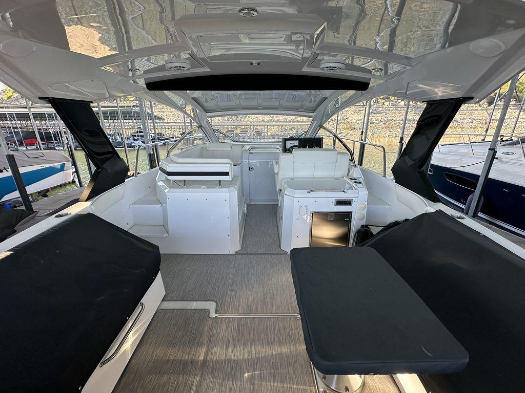 2021-cruisers-yachts-39-express-coupe-power-9330131-20250103084337453-1_XLARGE