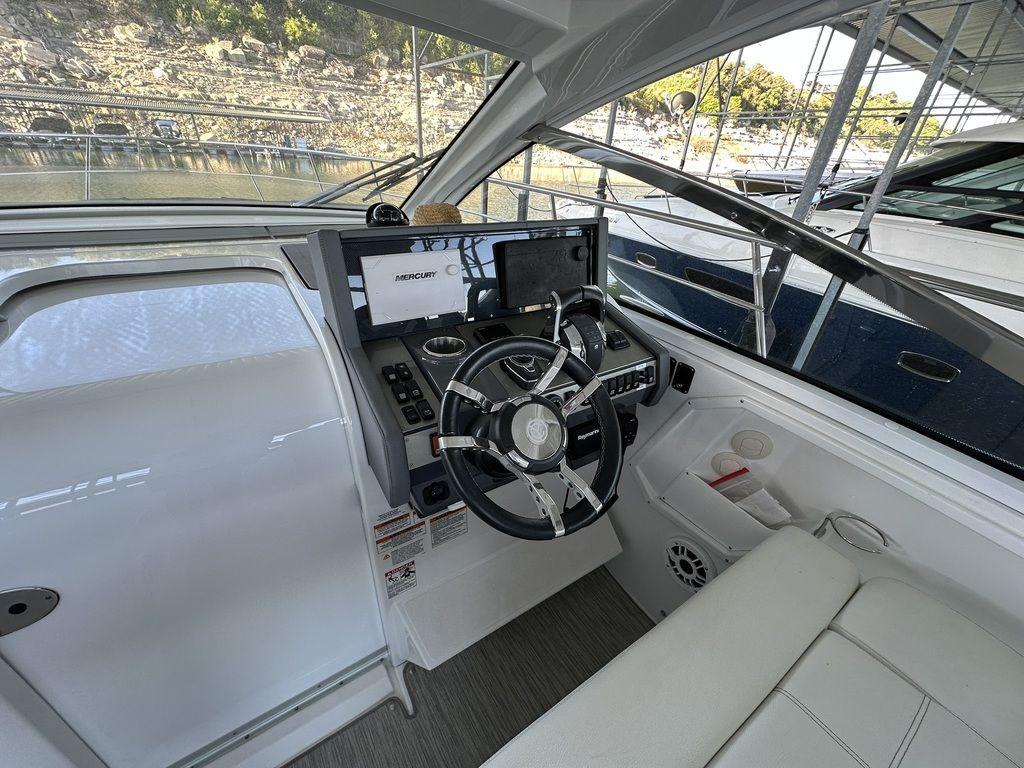 2021-cruisers-yachts-39-express-coupe-power-9330131-20250103084342477-1_XLARGE