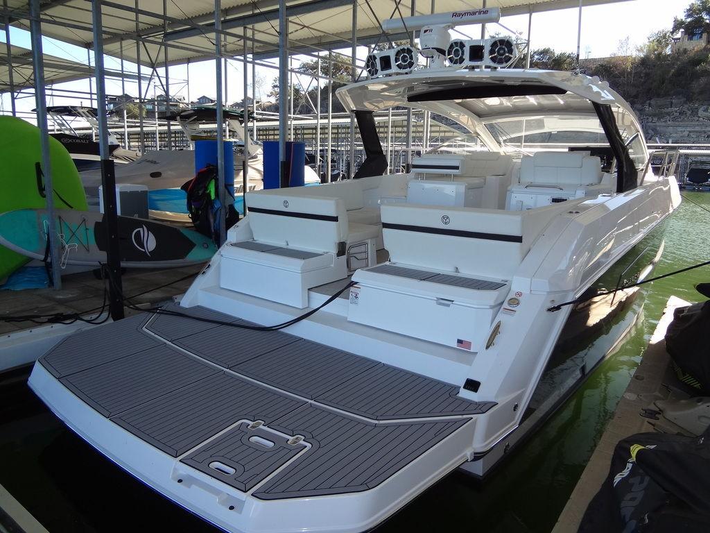2021-cruisers-yachts-39-express-coupe-power-9330131-20250103084348530-1_XLARGE
