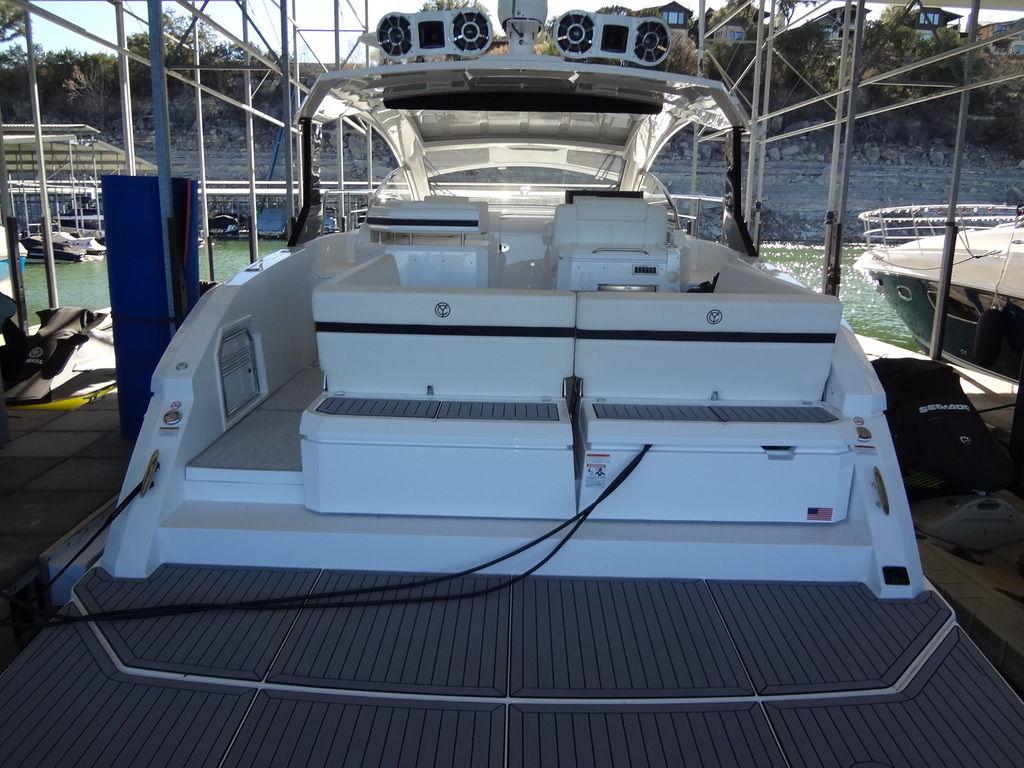 2021-cruisers-yachts-39-express-coupe-power-9330131-20250103084353568-1_XLARGE