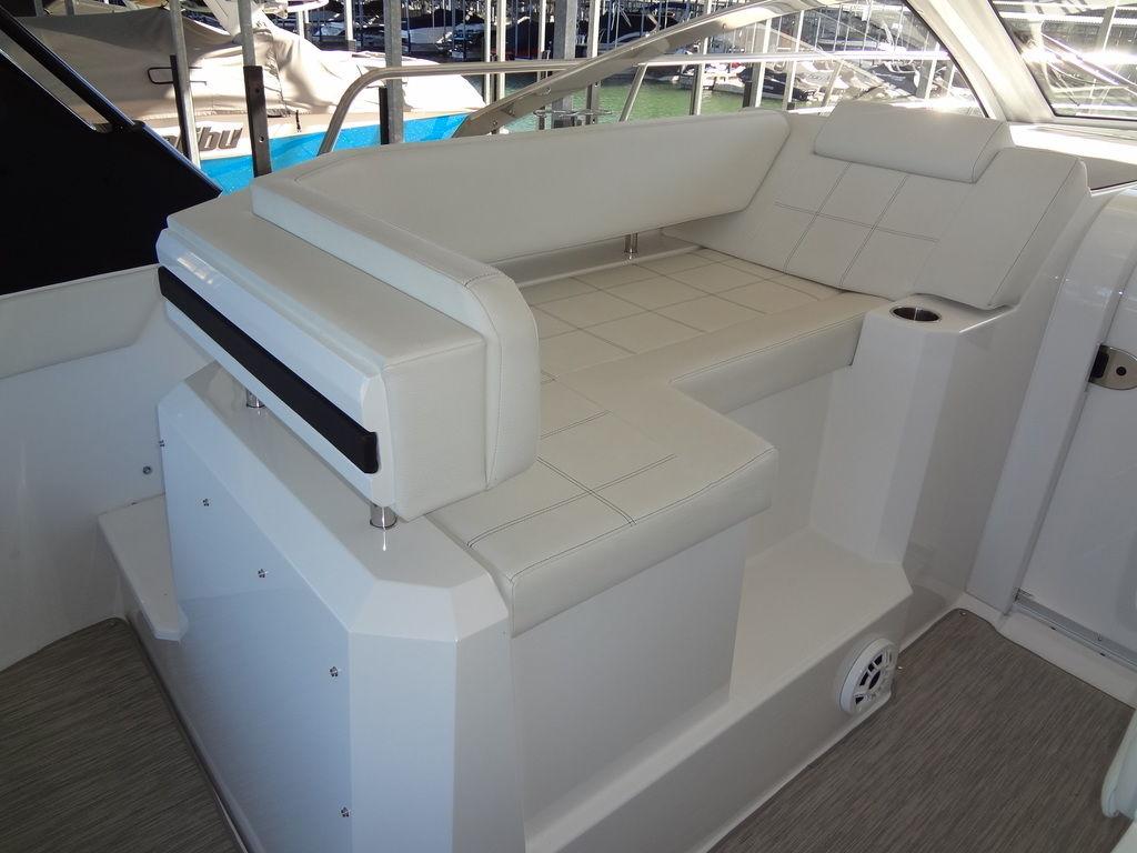 2021-cruisers-yachts-39-express-coupe-power-9330131-20250103084410573-1_XLARGE