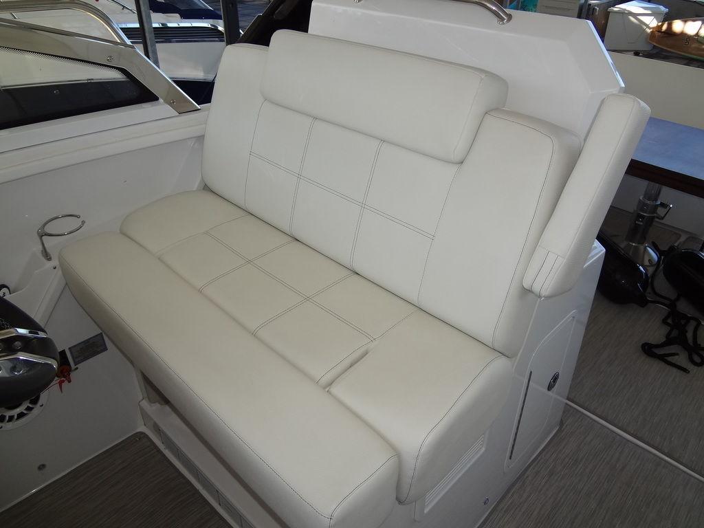 2021-cruisers-yachts-39-express-coupe-power-9330131-20250103084412596-1_XLARGE