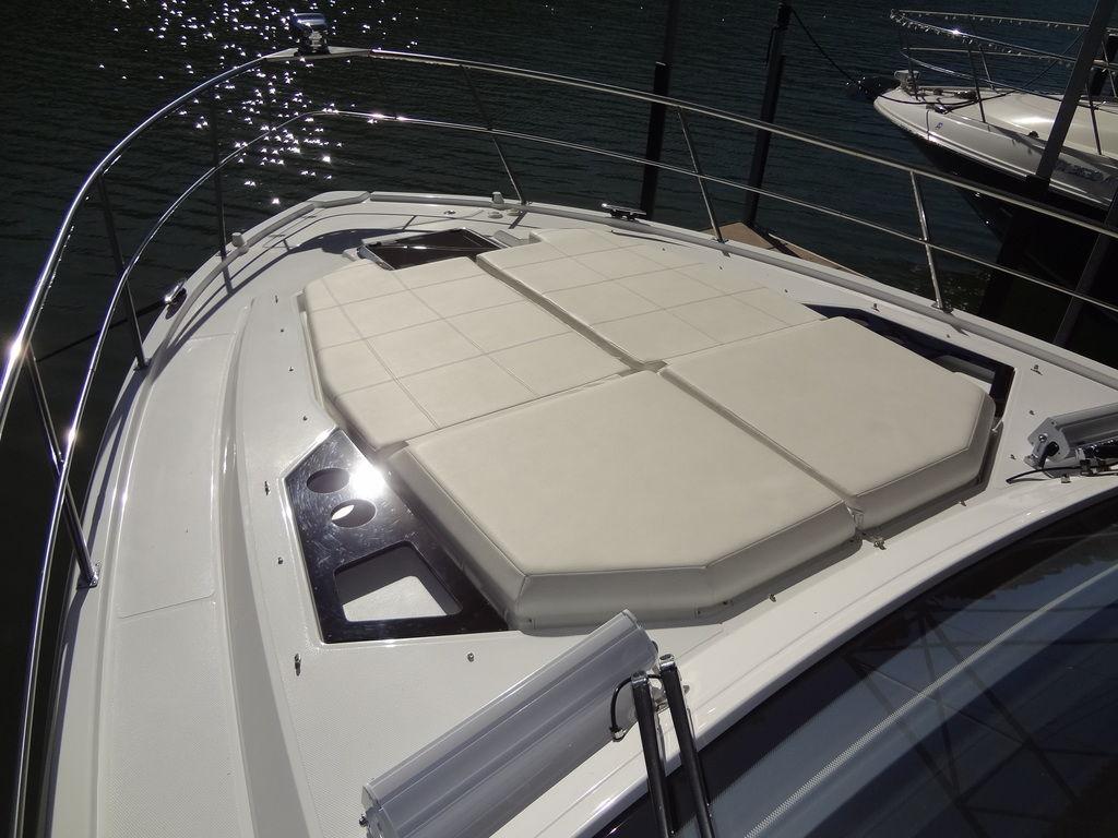 2021-cruisers-yachts-39-express-coupe-power-9330131-20250103084419676-1_XLARGE
