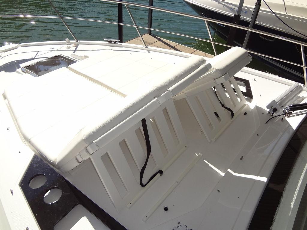 2021-cruisers-yachts-39-express-coupe-power-9330131-20250103084424730-1_XLARGE