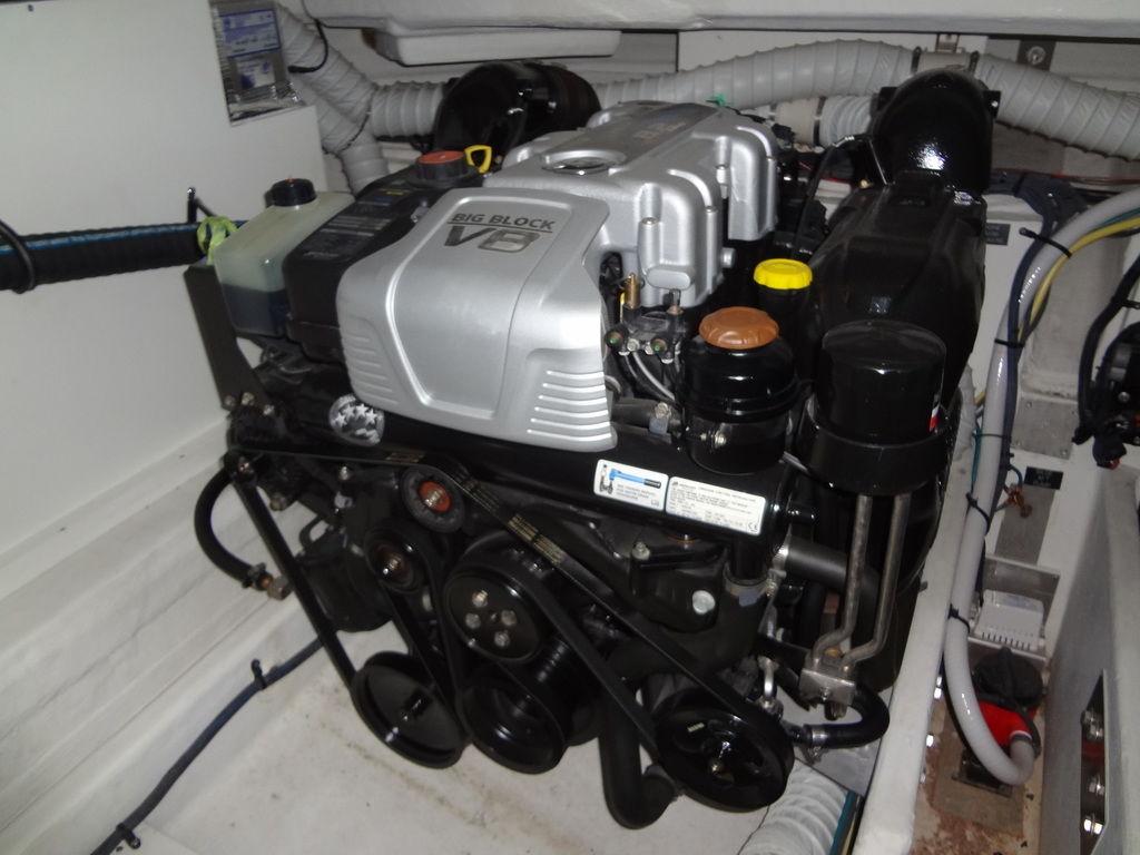 2021-cruisers-yachts-39-express-coupe-power-9330131-20250103084433681-1_XLARGE