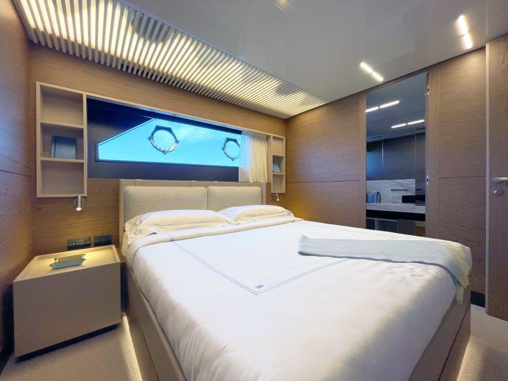 2021 Ferretti Yachts 92 
