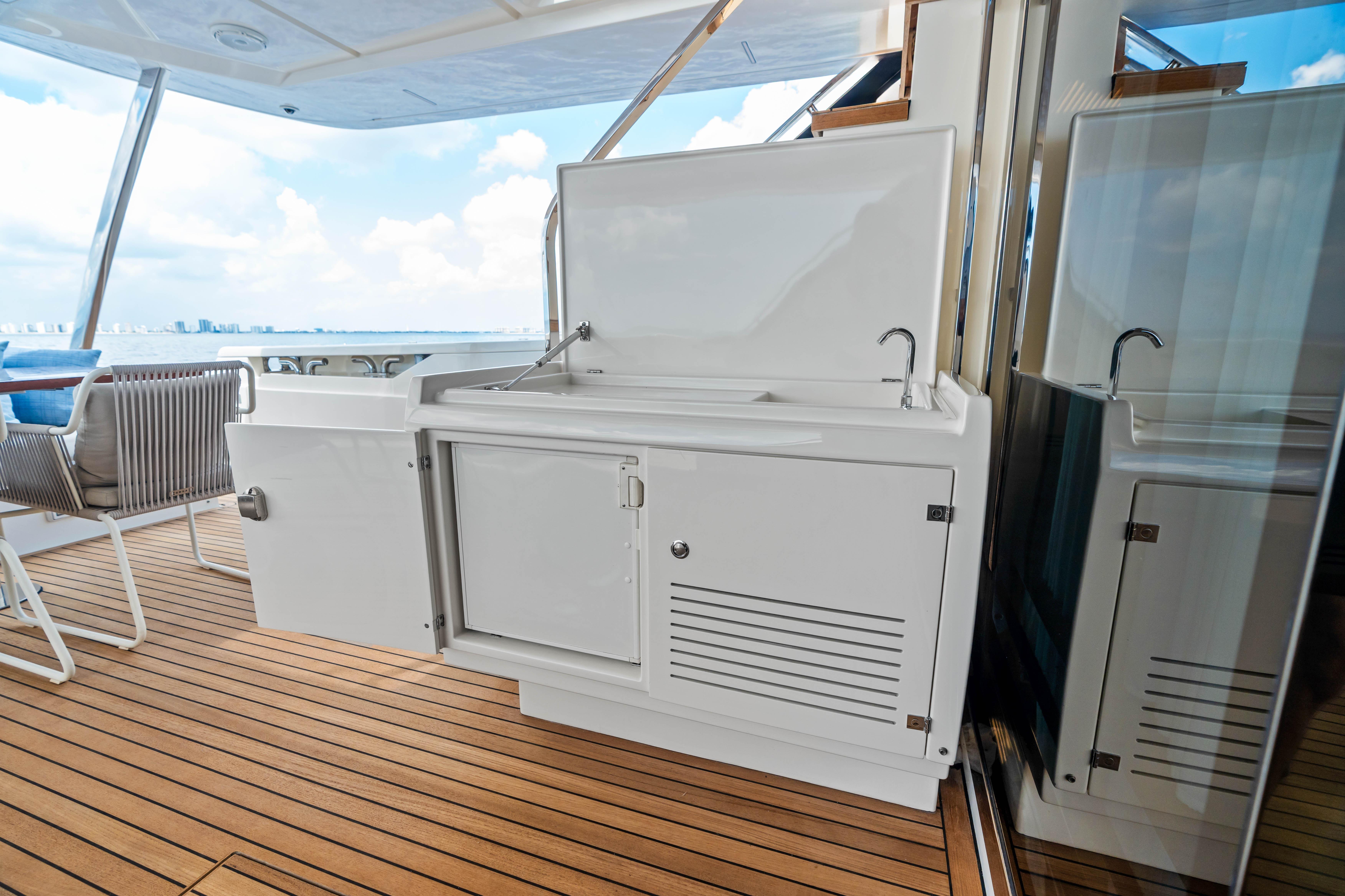 2021 Ferretti Yachts 92 