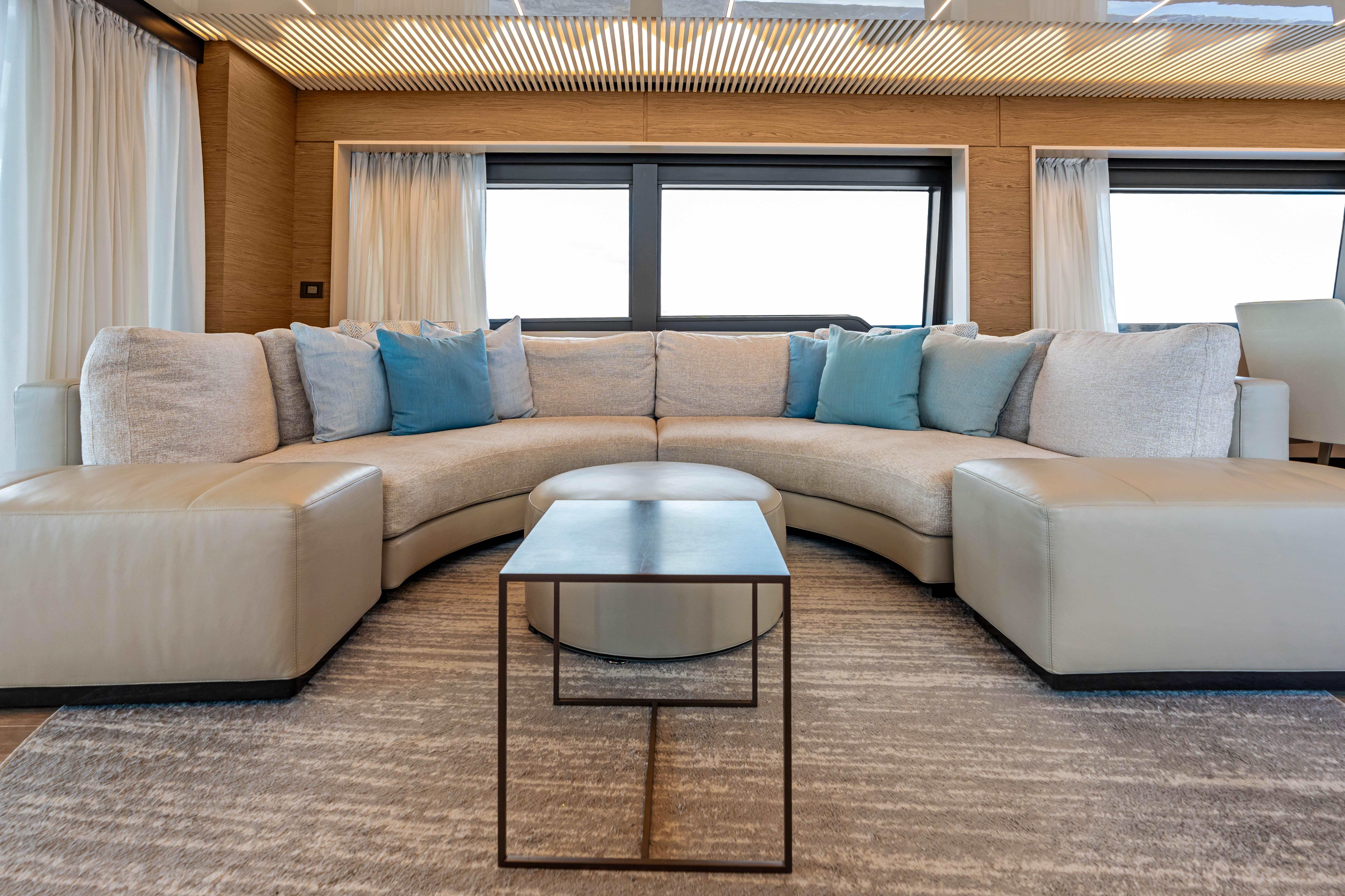 2021 Ferretti Yachts 92 