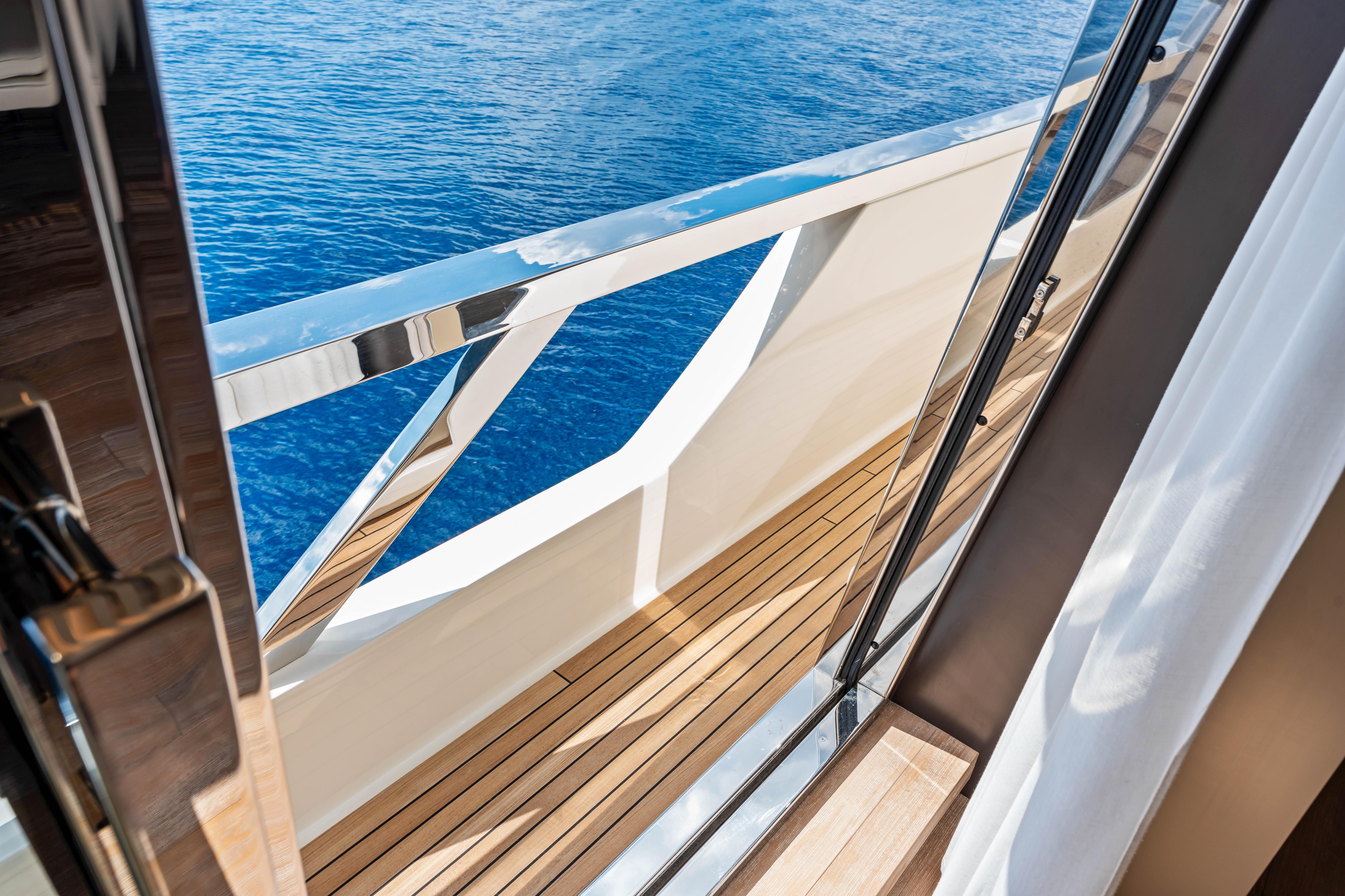 2021 Ferretti Yachts 92 