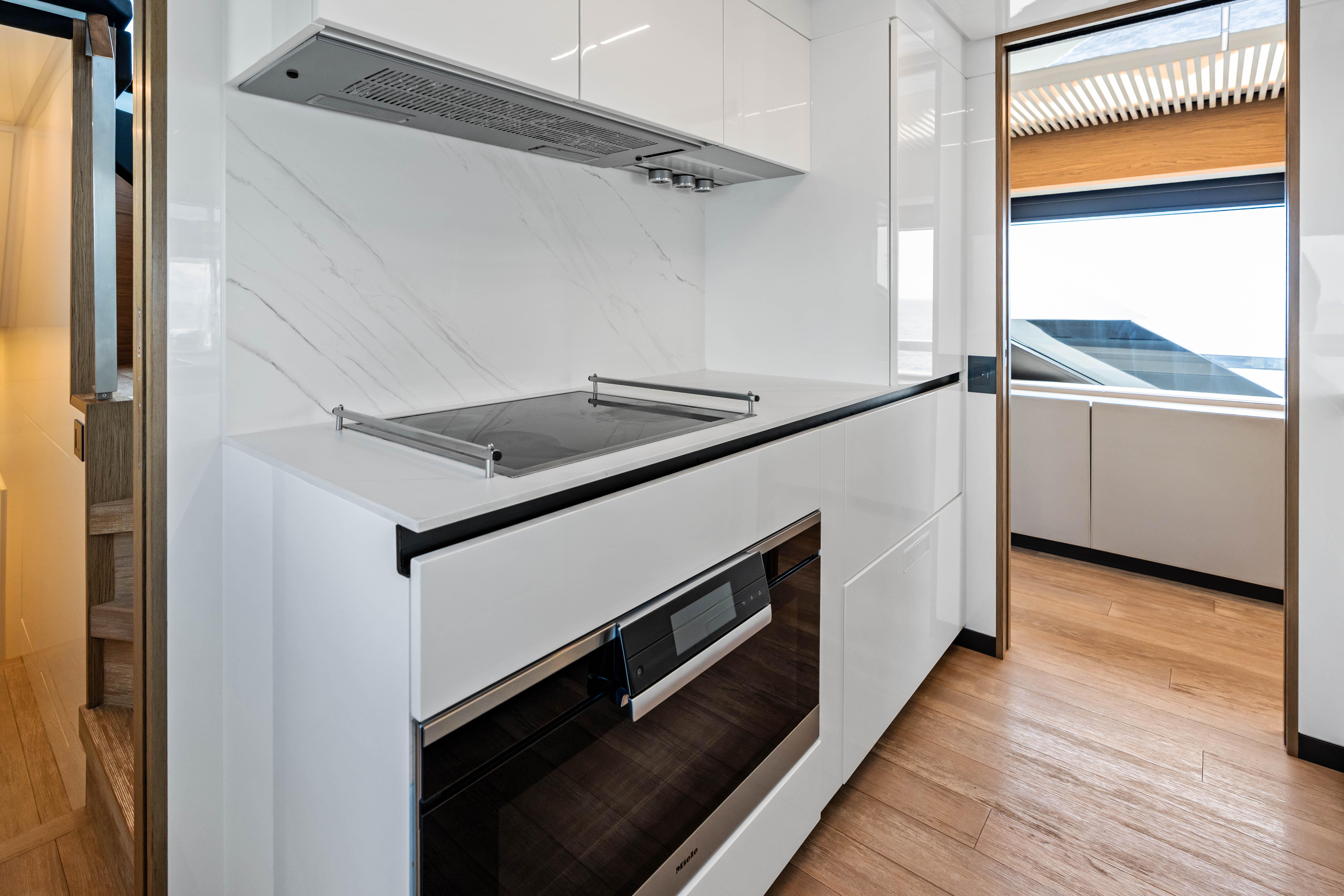 2021 Ferretti Yachts 92 