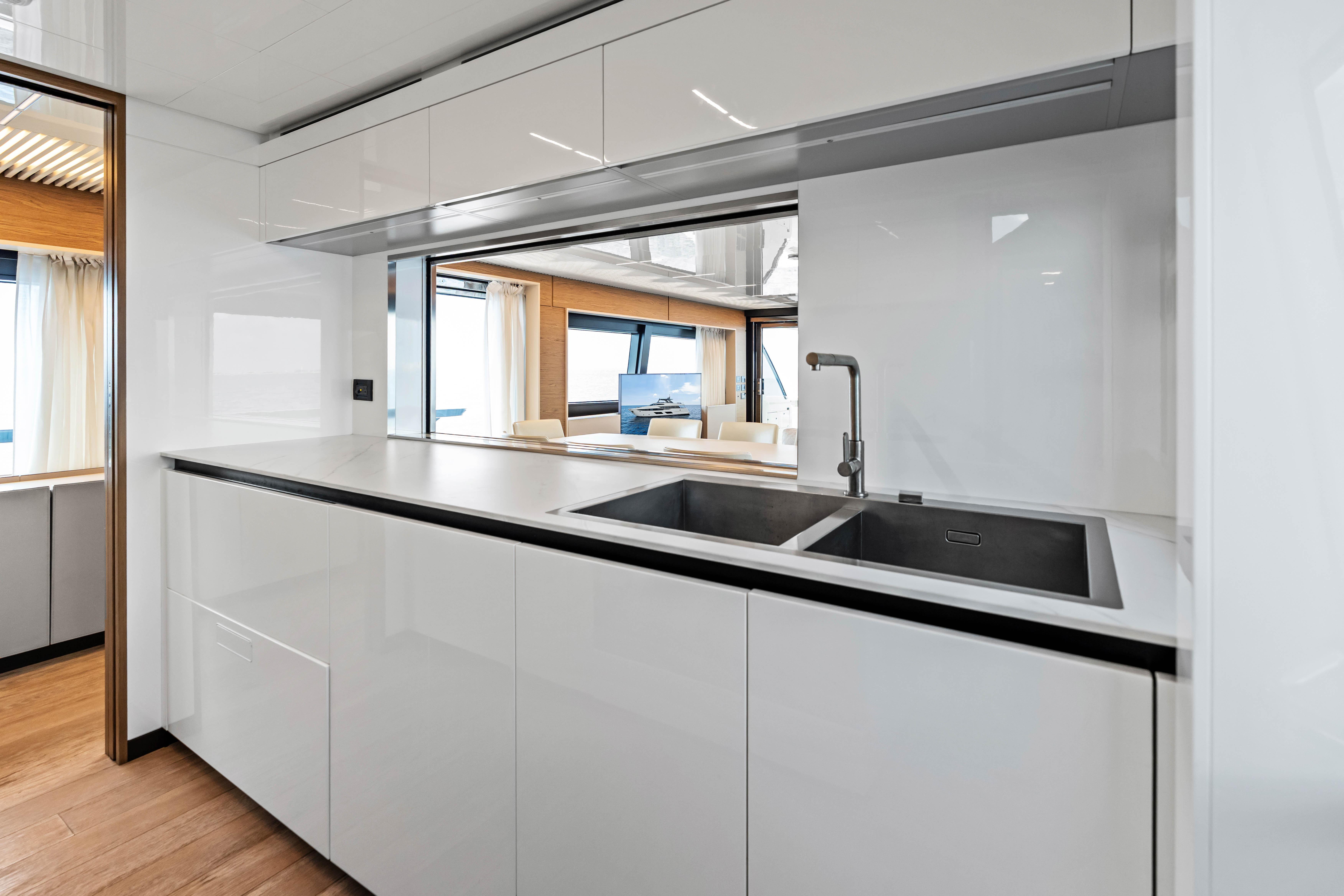 2021 Ferretti Yachts 92 