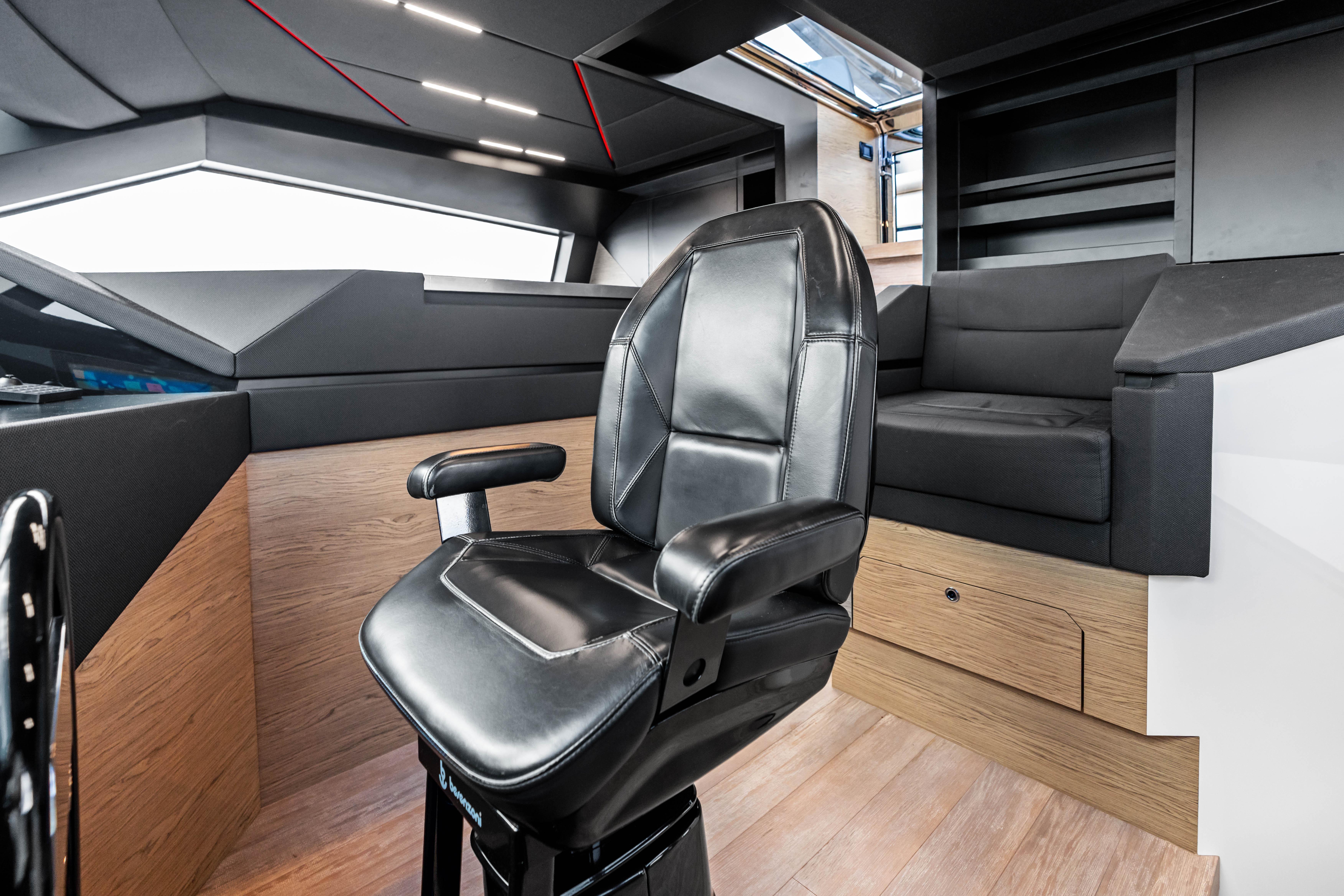 2021 Ferretti Yachts 92 