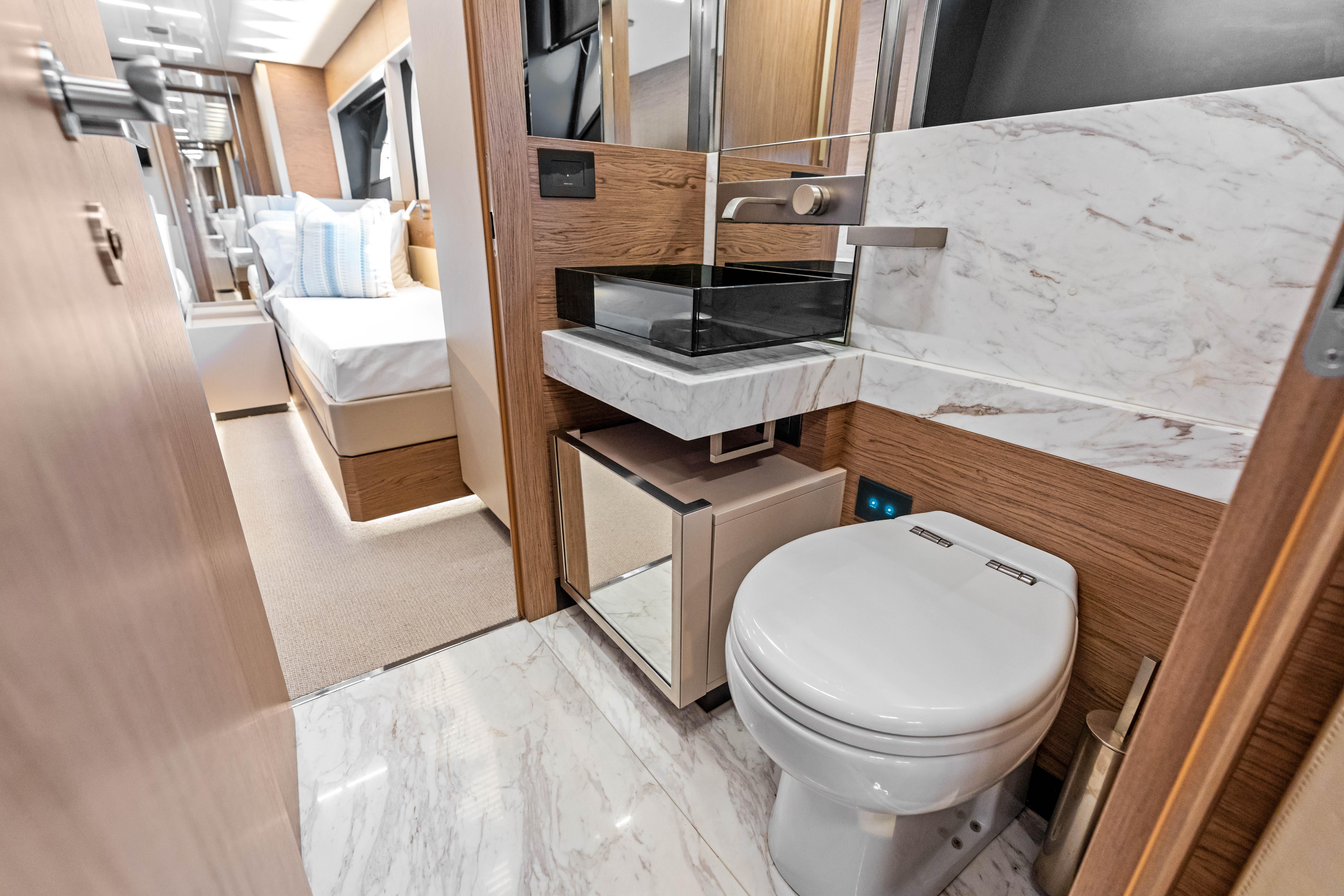 2021 Ferretti Yachts 92 