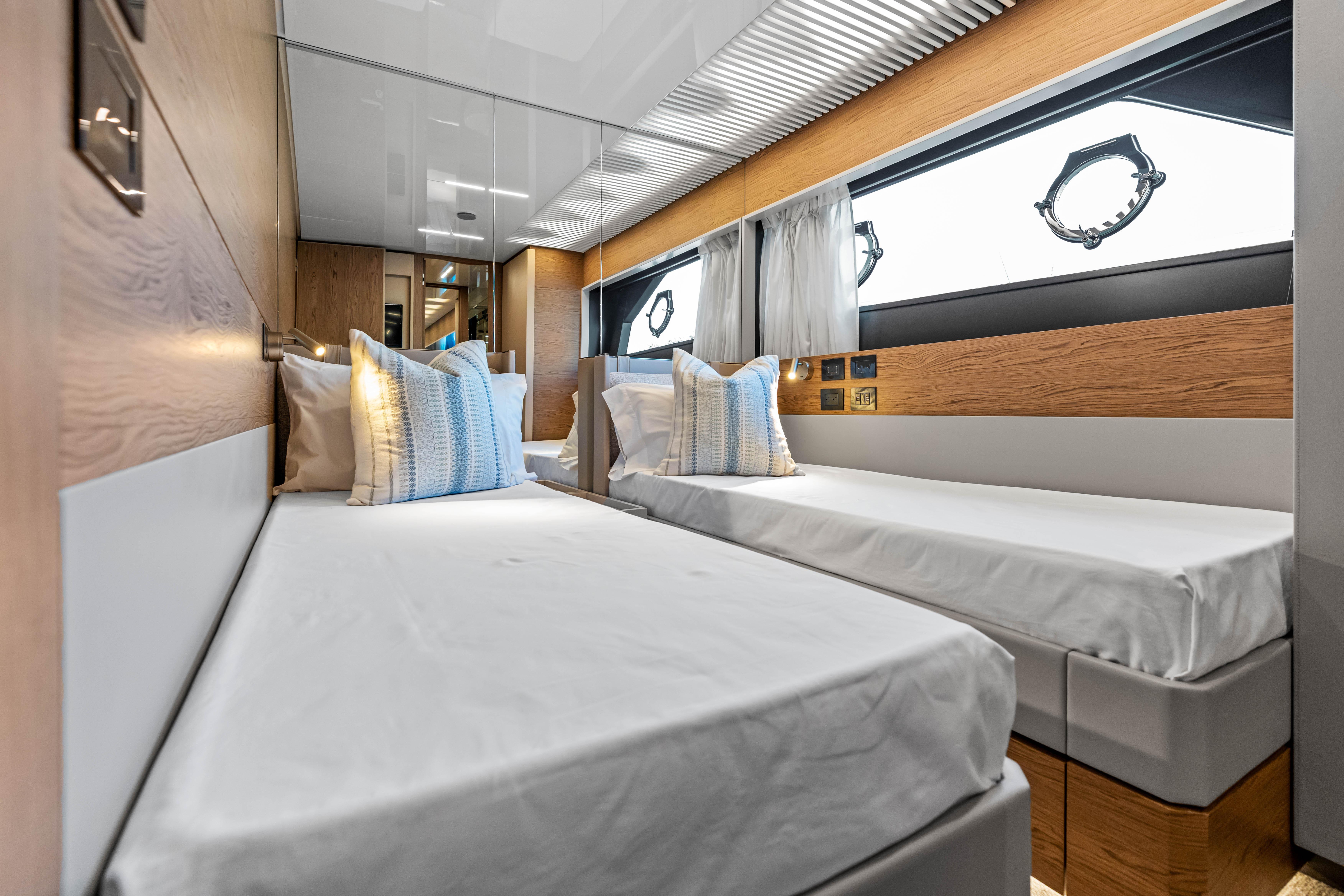 2021 Ferretti Yachts 92 