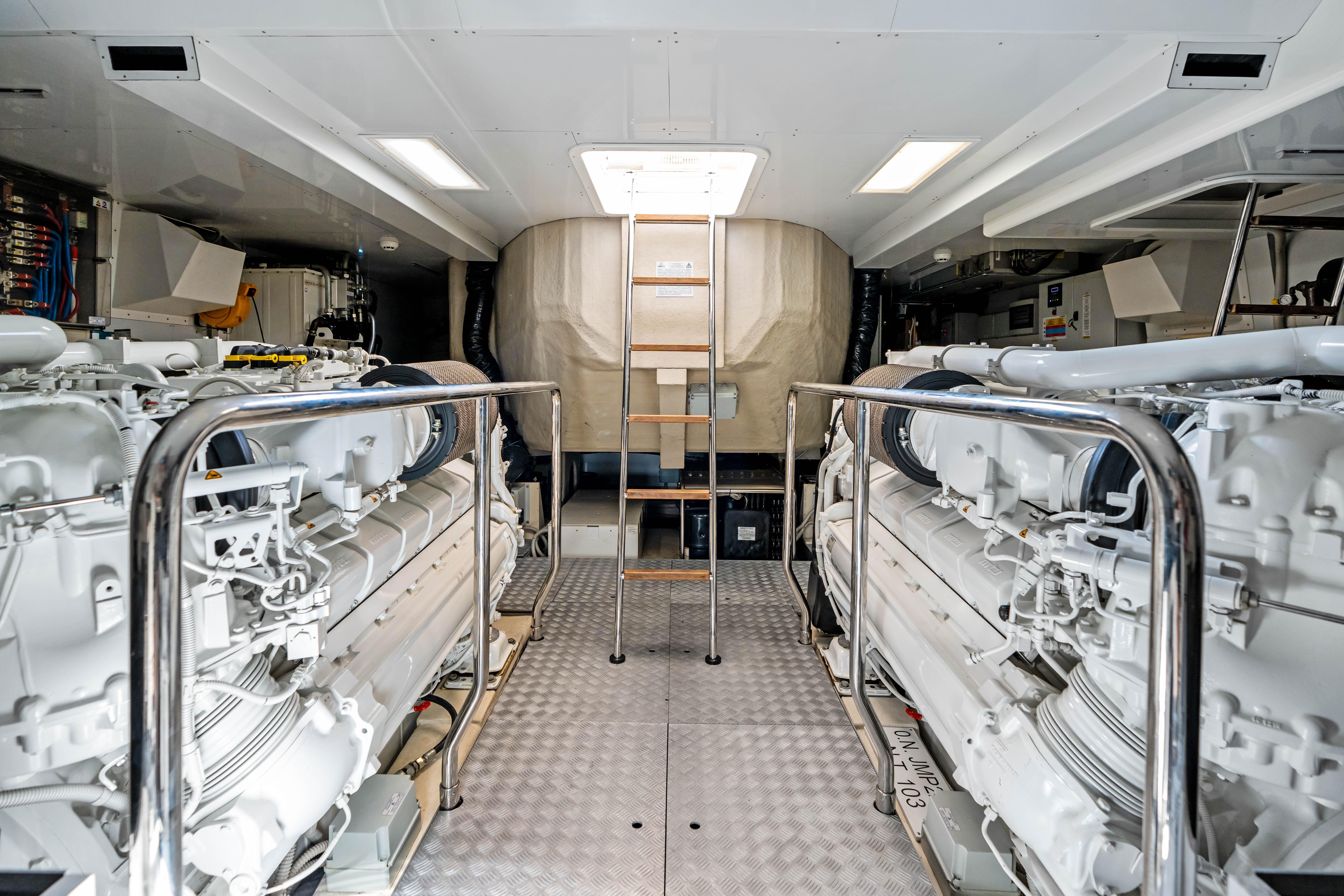 2021 Ferretti Yachts 92 