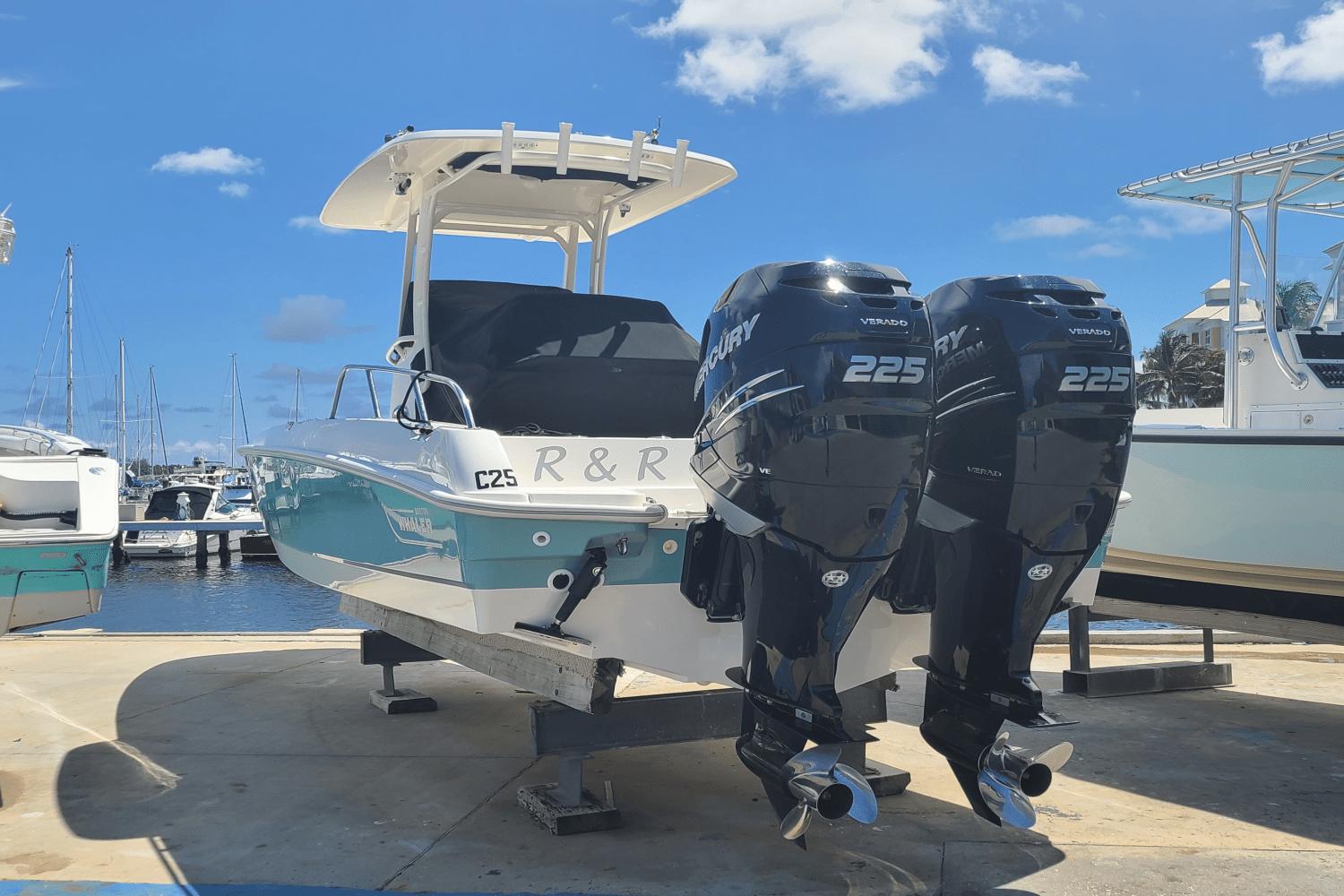 2015 Boston Whaler 270 Dauntless