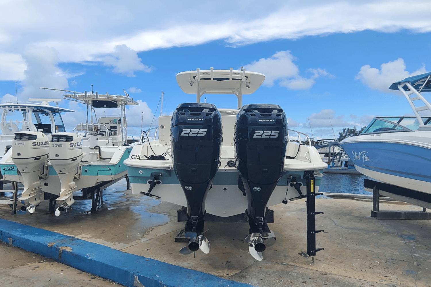 2015 Boston Whaler 270 Dauntless
