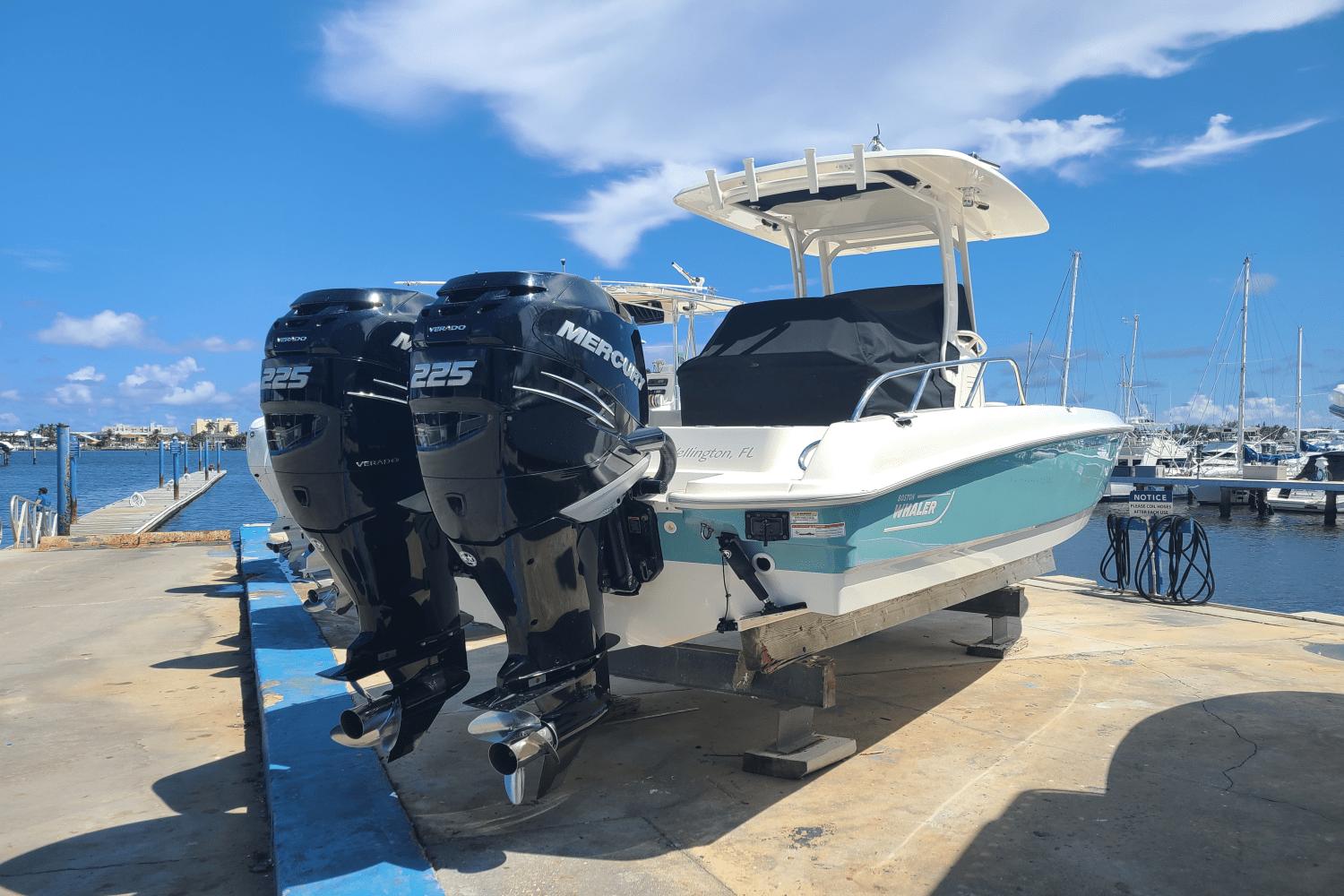 2015 Boston Whaler 270 Dauntless