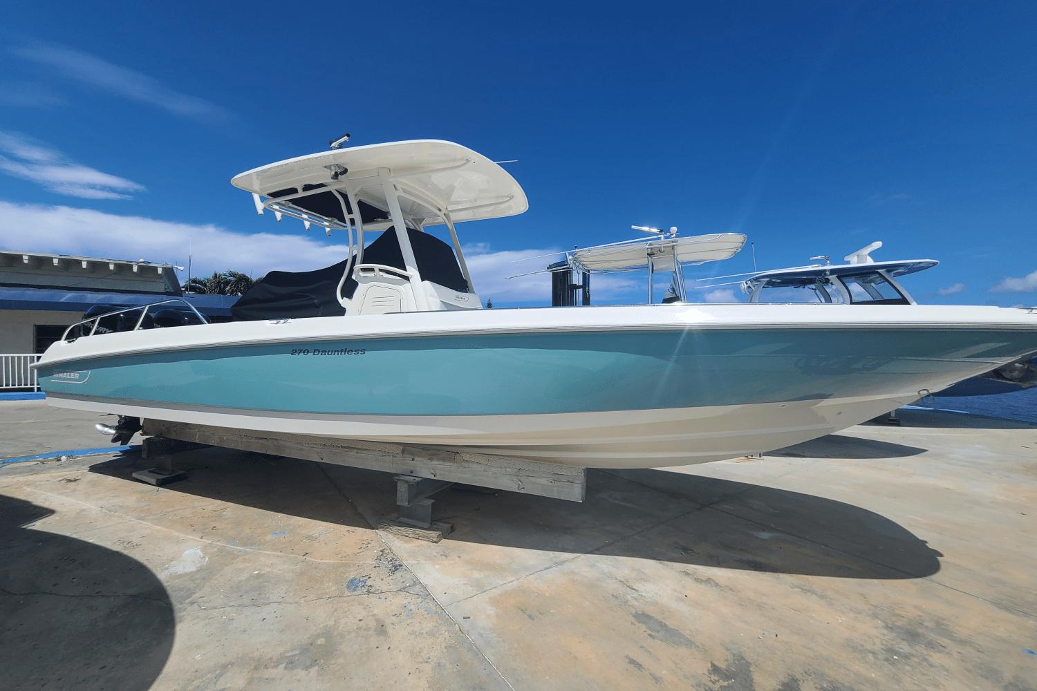 2015 Boston Whaler 270 Dauntless