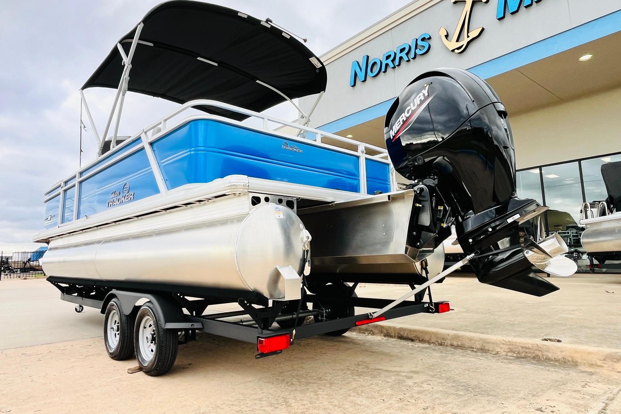 2026 Sun Tracker Party Barge 22 RF DLX