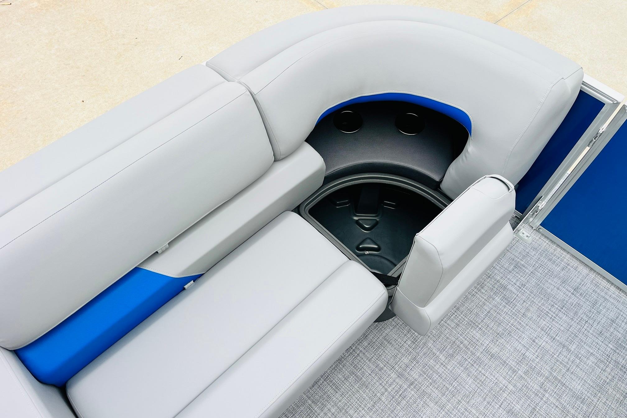 2026 Sun Tracker Party Barge 22 RF DLX