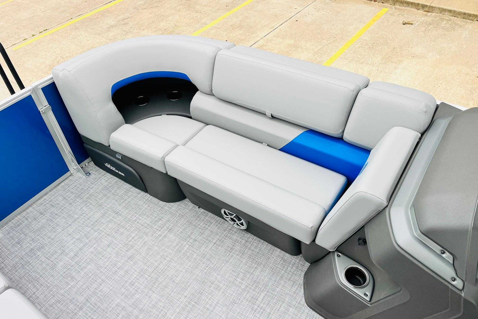 2026 Sun Tracker Party Barge 22 RF DLX