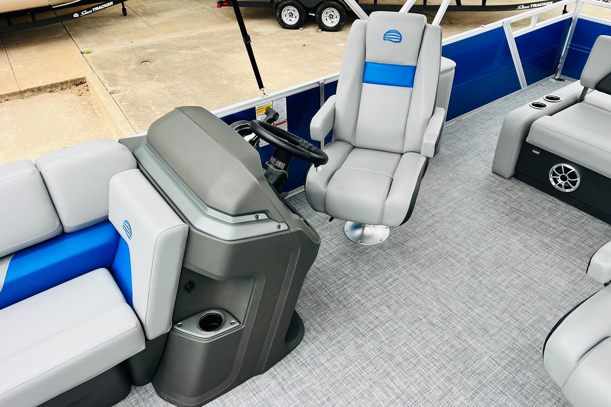 2026 Sun Tracker Party Barge 22 RF DLX