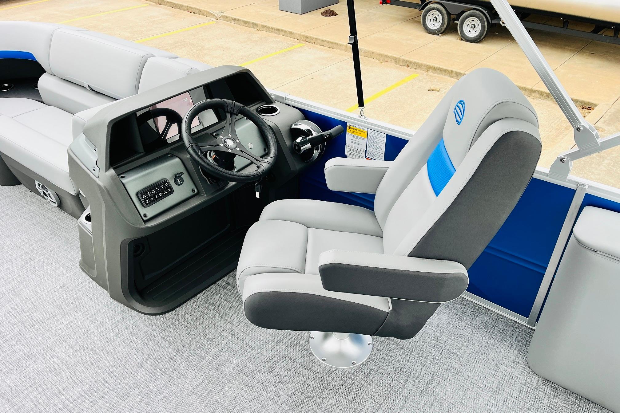 2026 Sun Tracker Party Barge 22 RF DLX