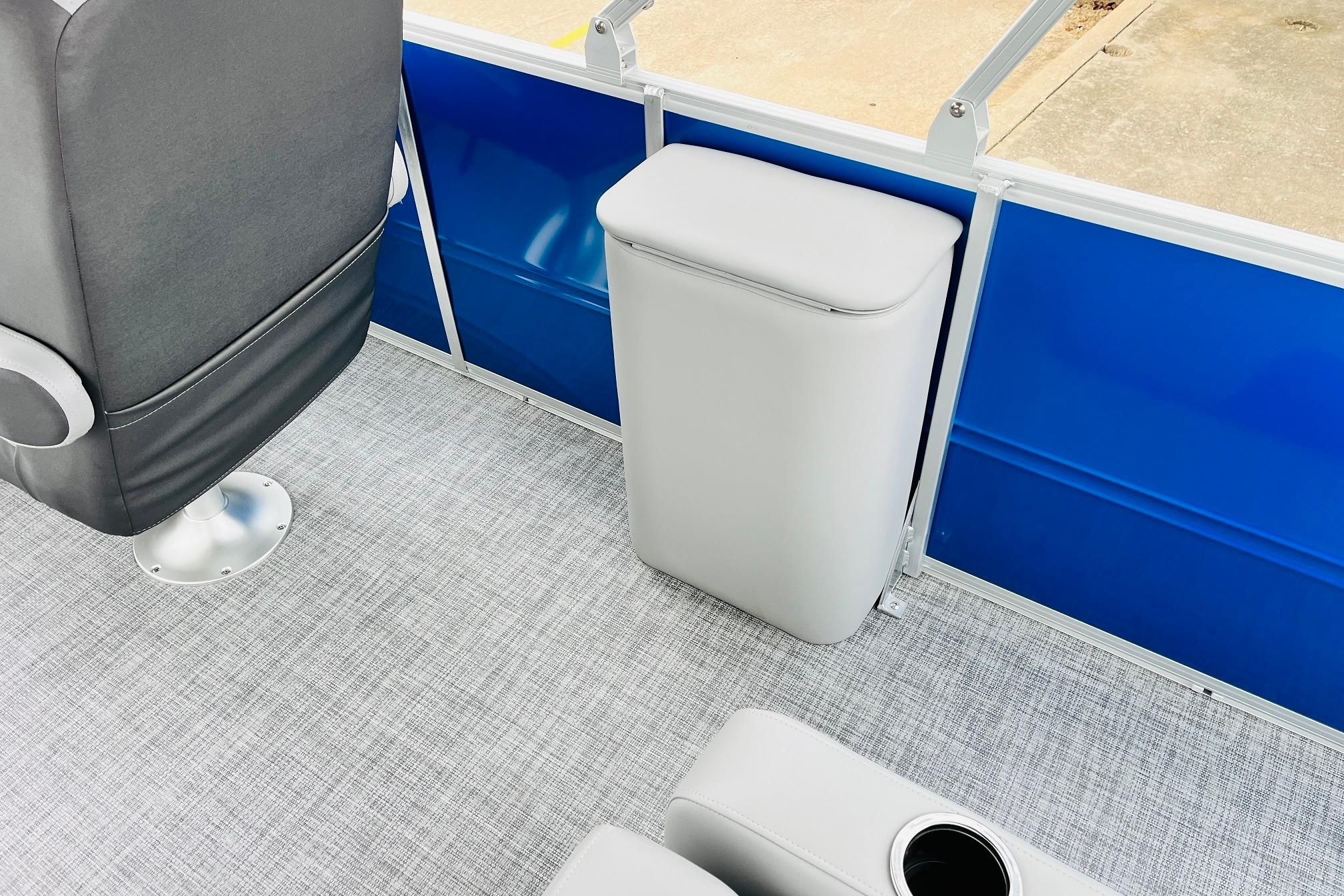 2026 Sun Tracker Party Barge 22 RF DLX