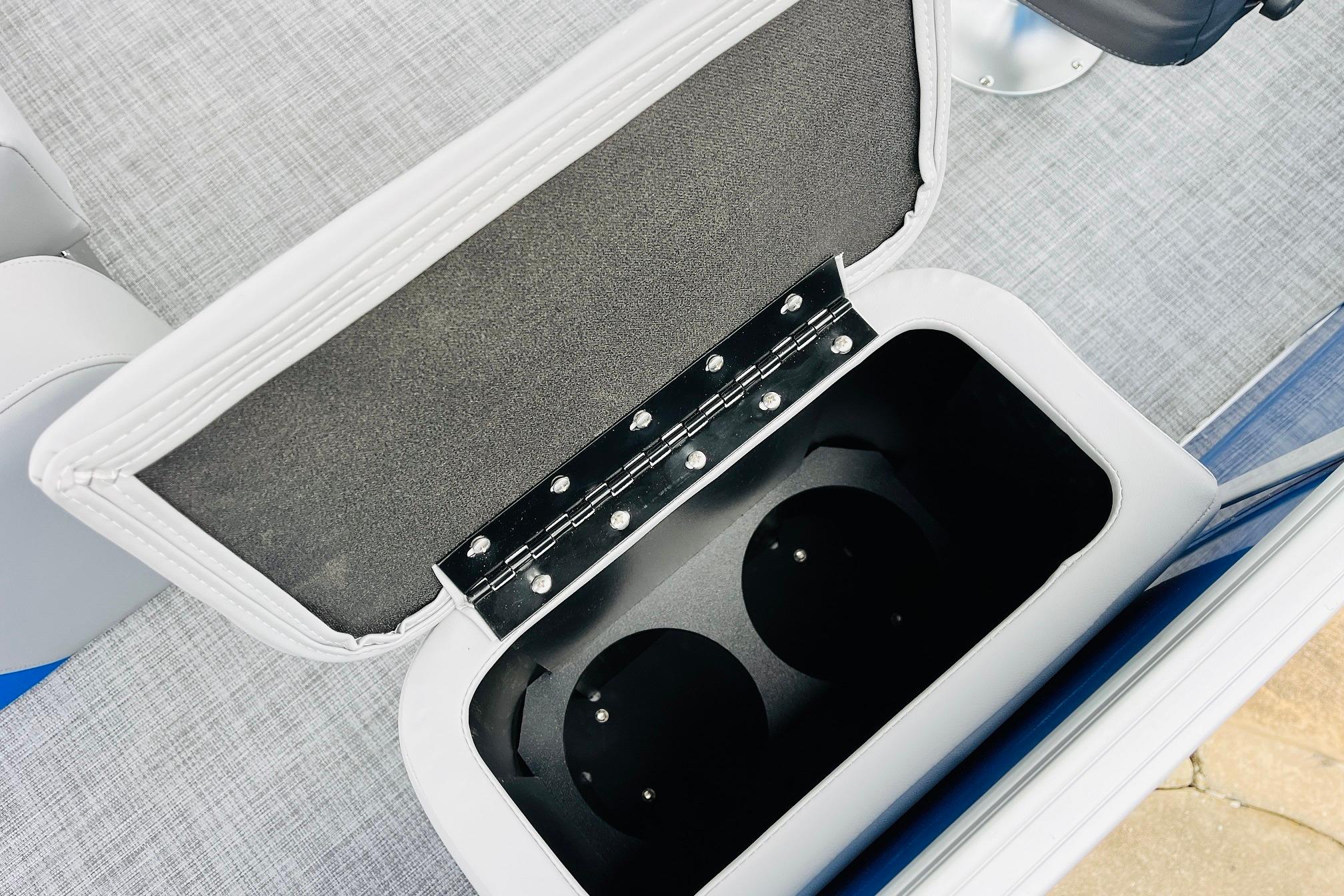 2026 Sun Tracker Party Barge 22 RF DLX