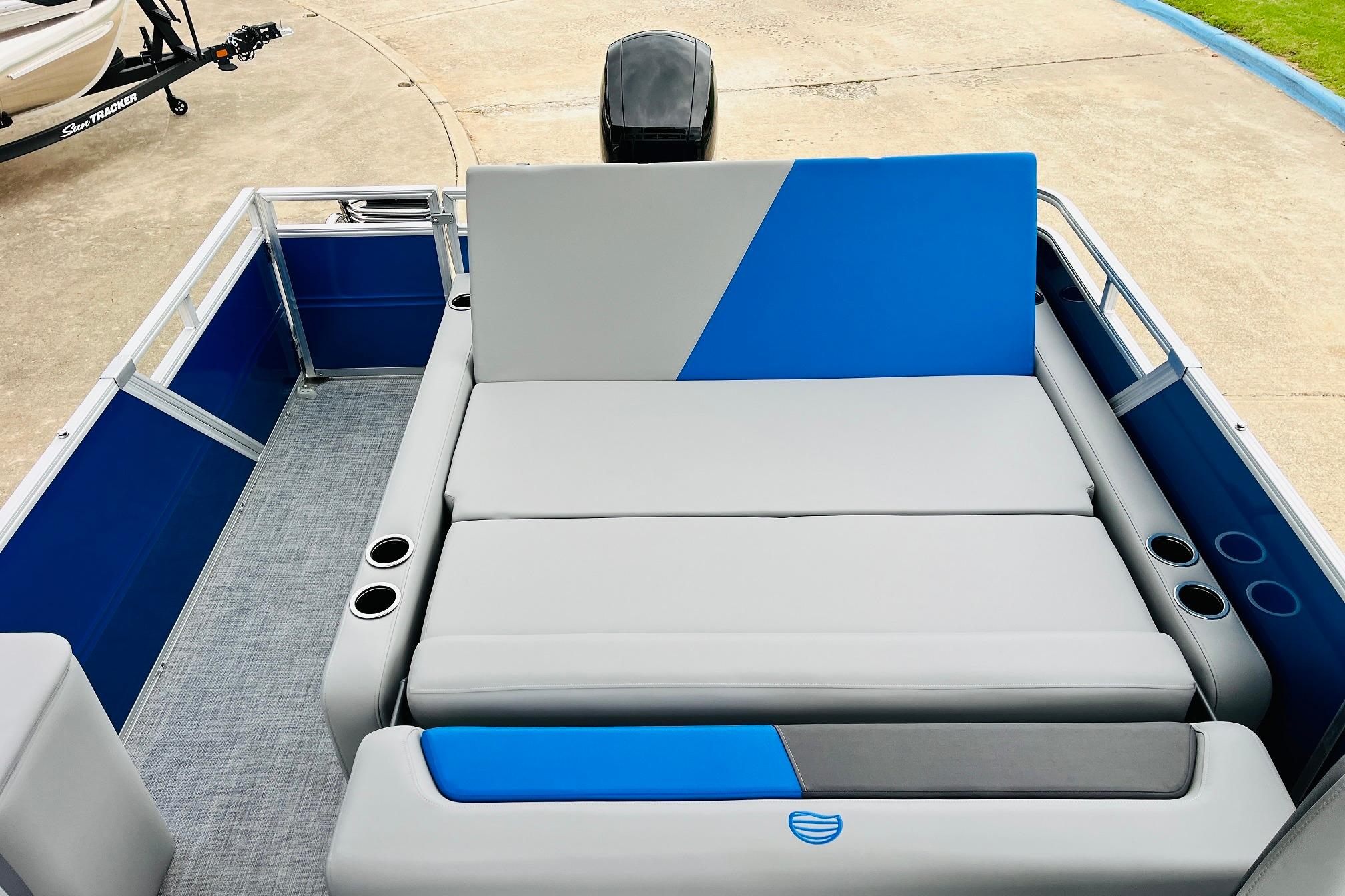 2026 Sun Tracker Party Barge 22 RF DLX