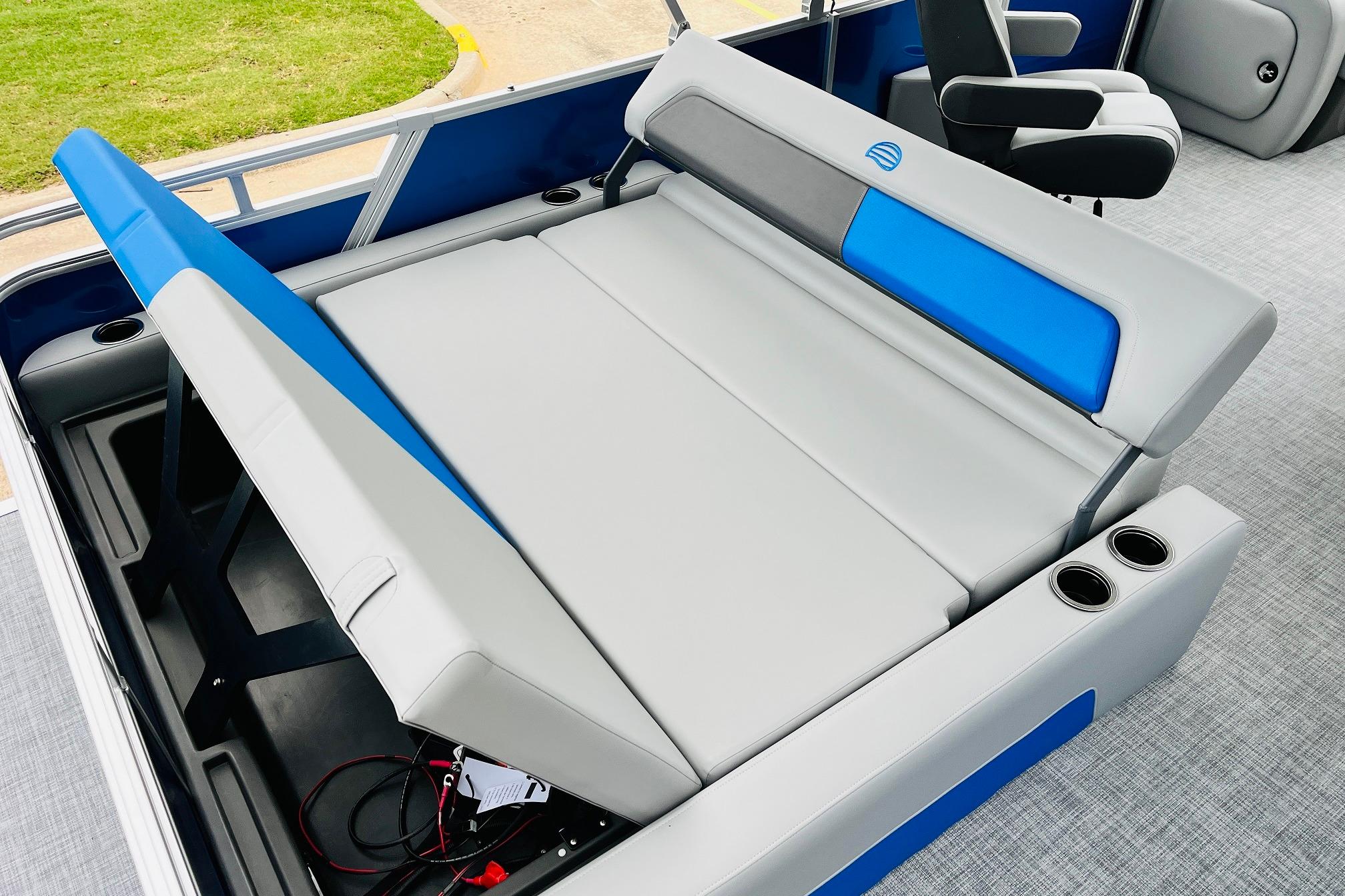 2026 Sun Tracker Party Barge 22 RF DLX