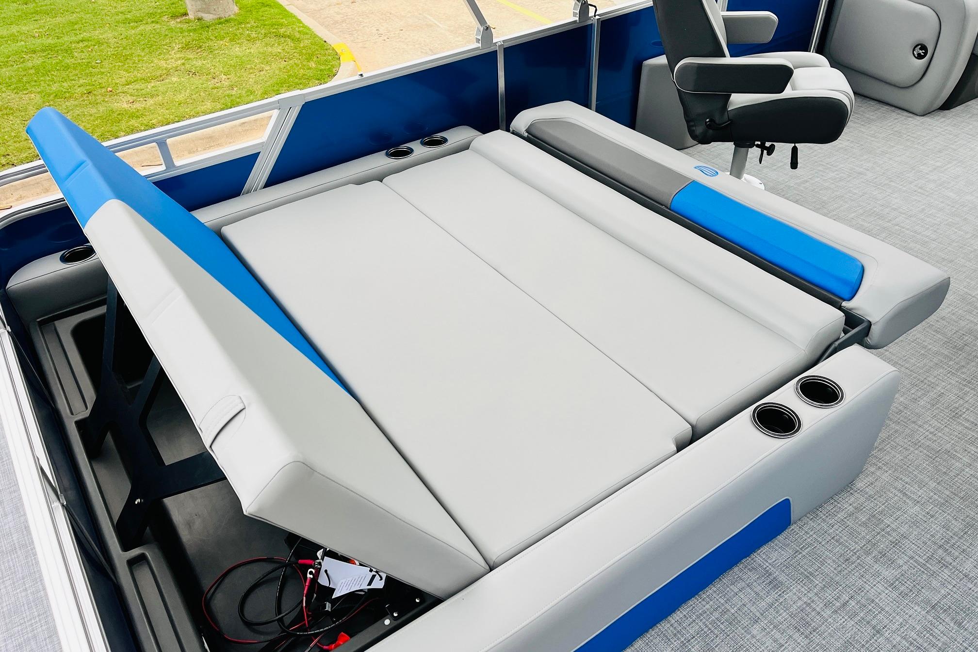 2026 Sun Tracker Party Barge 22 RF DLX