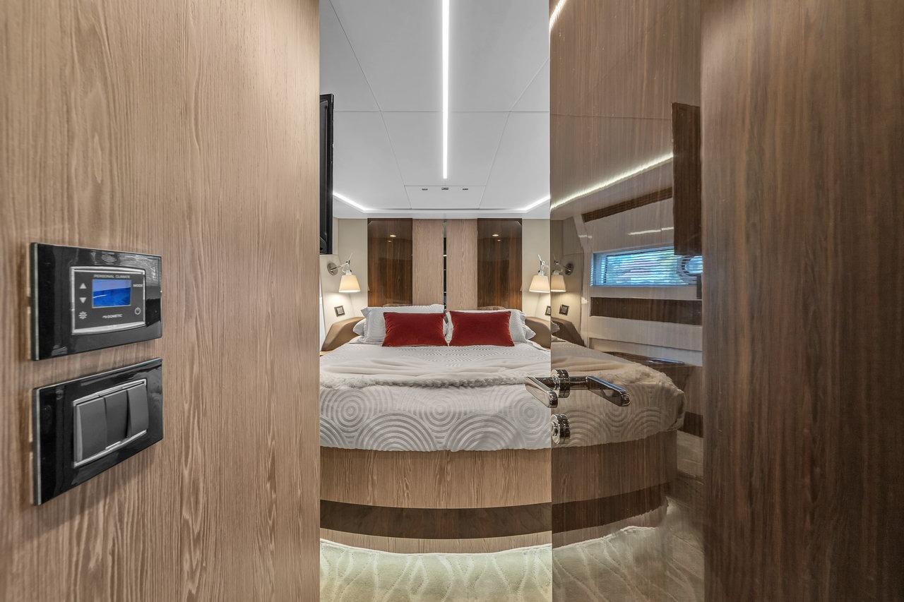 2020 Azimut 70 