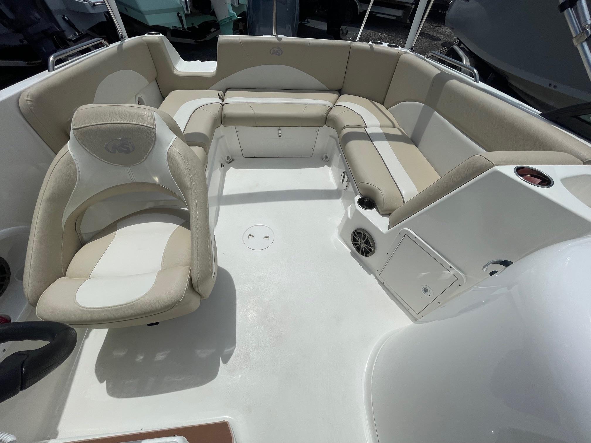 2018 NauticStar 223DC Sport Deck-8